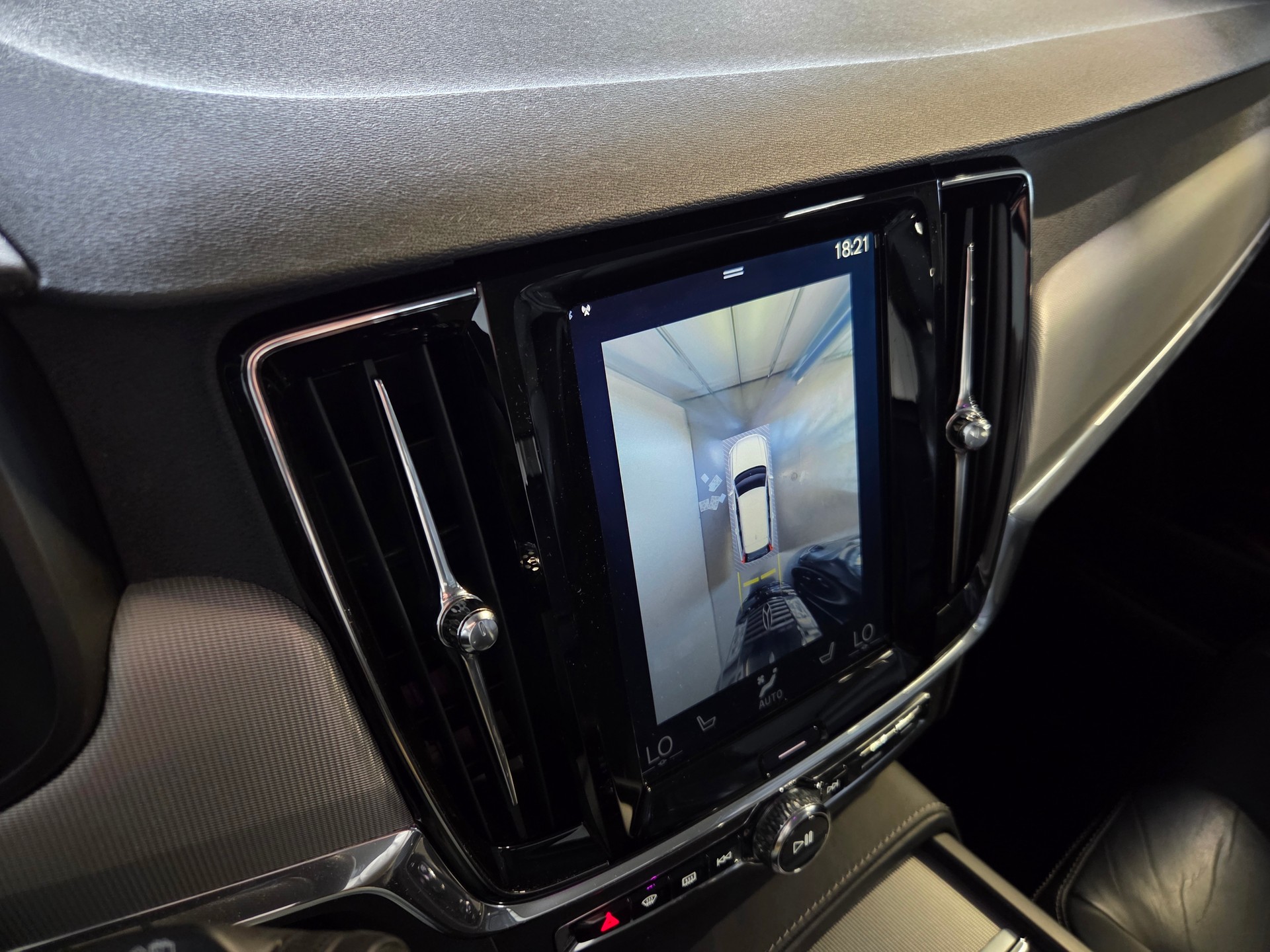 VOLVO V90 Cross Country 2.0 T5 Pro AWD-image-4