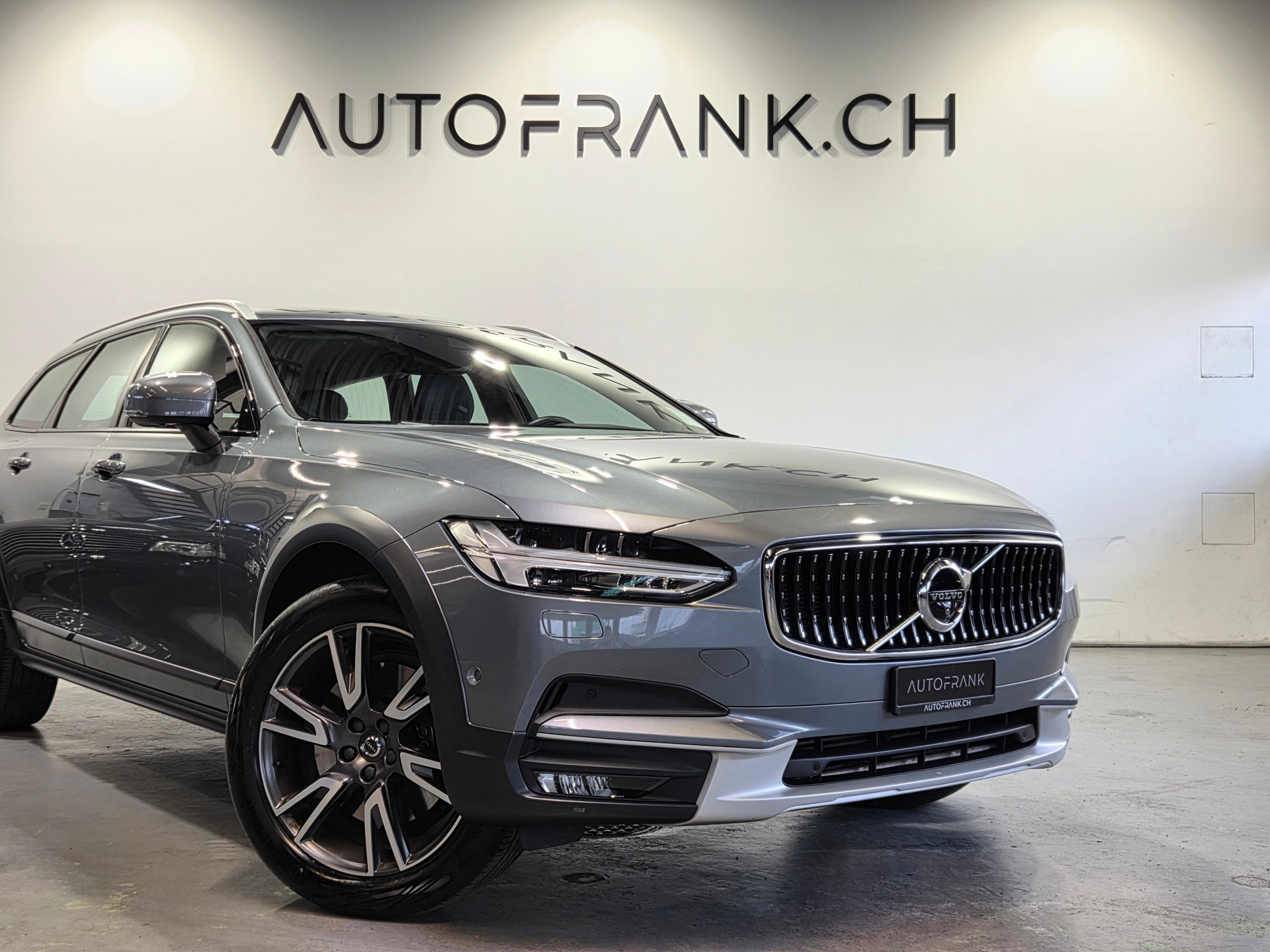 VOLVO V90 Cross Country 2.0 T5 Pro AWD-image-8