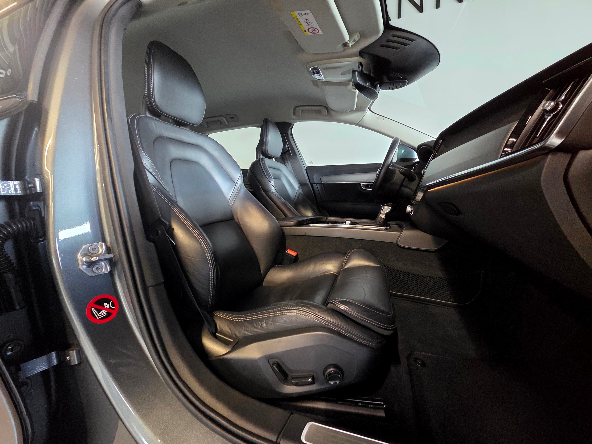 VOLVO V90 Cross Country 2.0 T5 Pro AWD-image-7