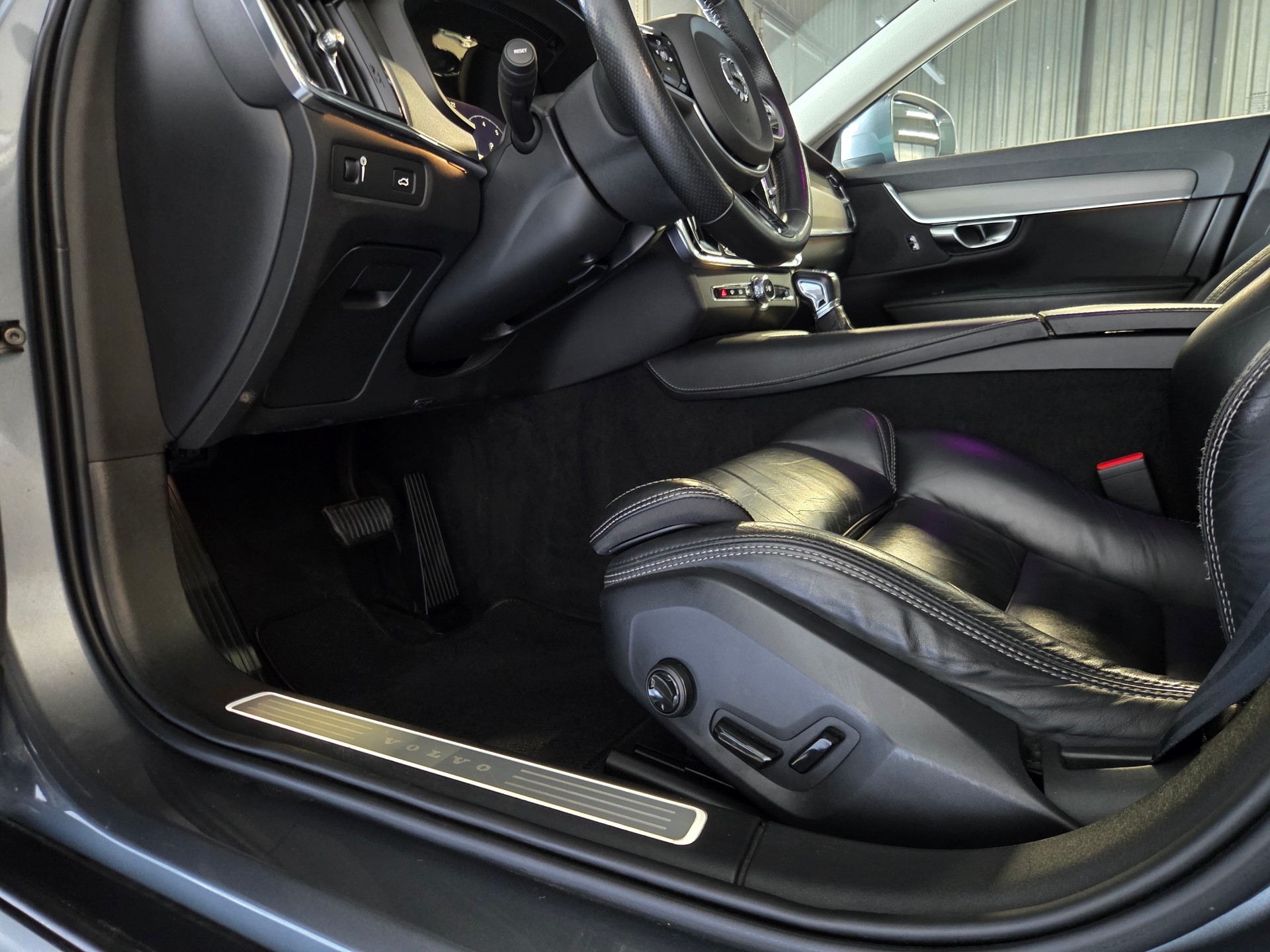 VOLVO V90 Cross Country 2.0 T5 Pro AWD-image-6