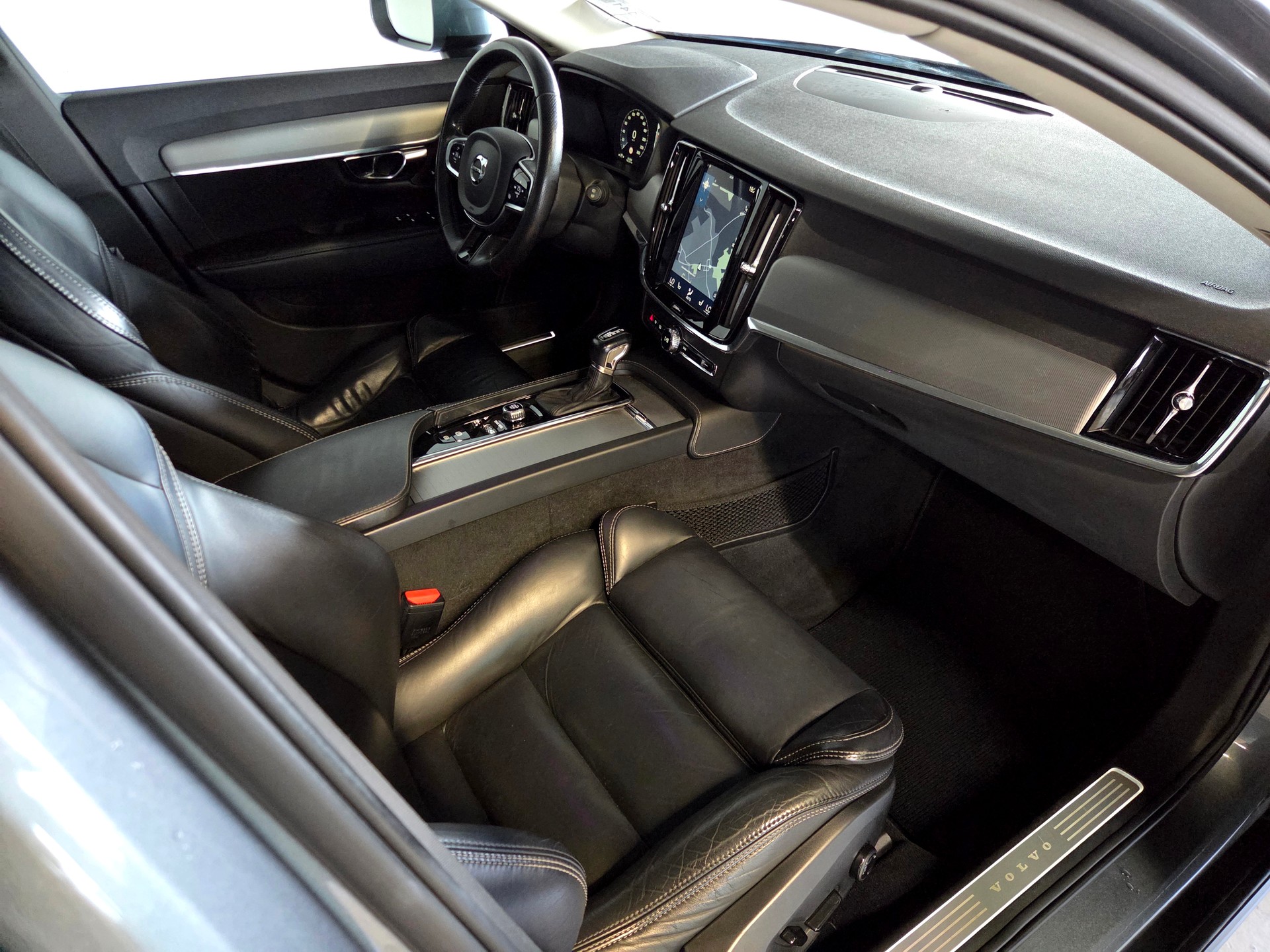 VOLVO V90 Cross Country 2.0 T5 Pro AWD-image-16