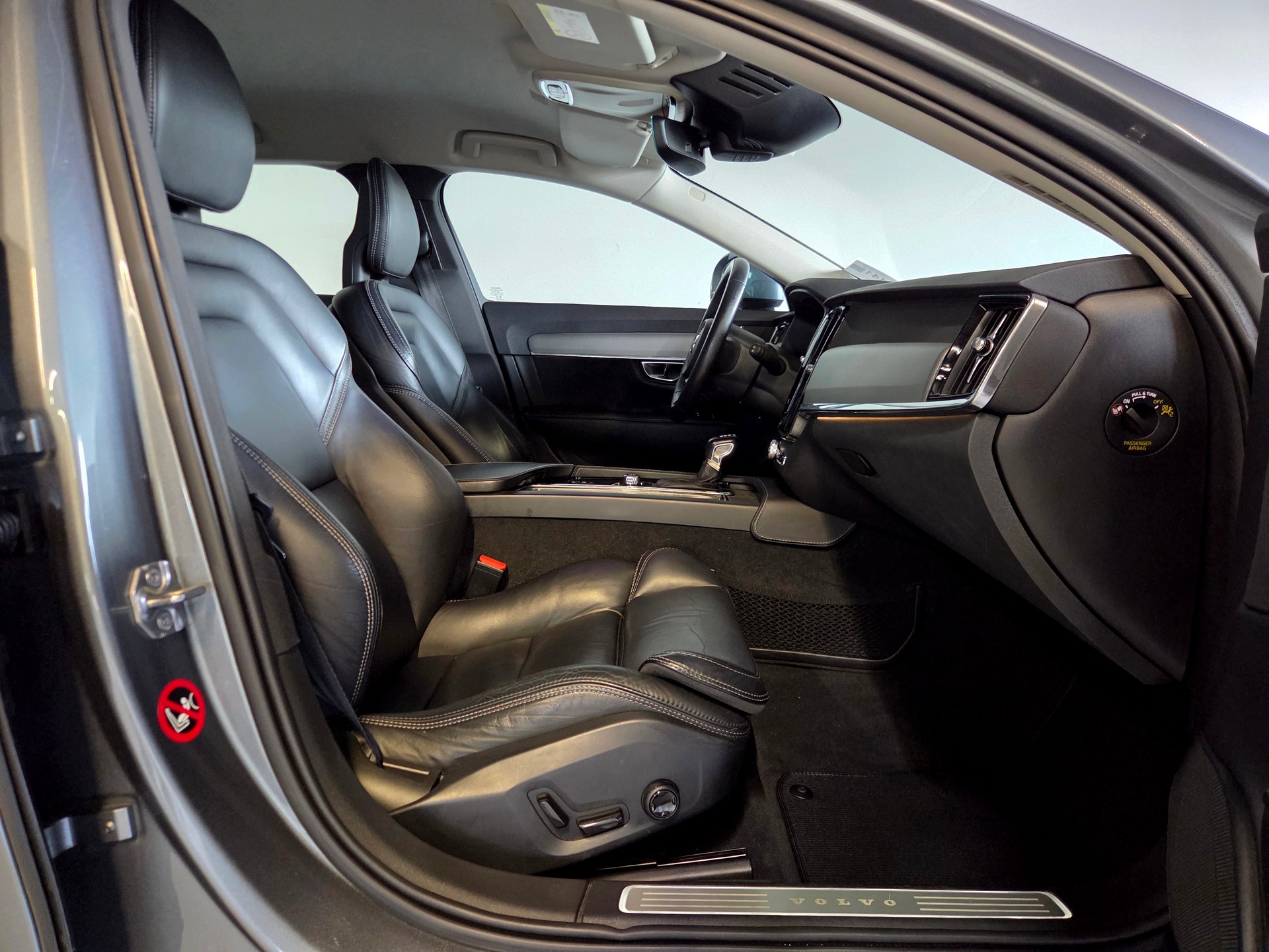VOLVO V90 Cross Country 2.0 T5 Pro AWD-image-12