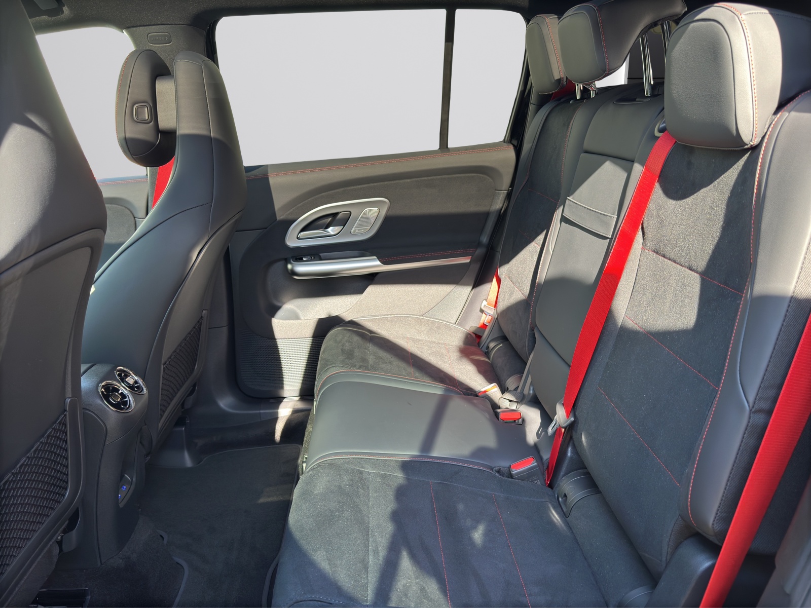 MERCEDES-BENZ GLB 350 4Matic EQ-image-14