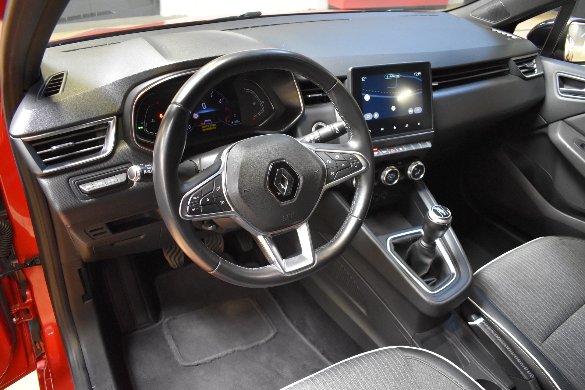 RENAULT RENAULT Clio 1.0 TCe 100 Intens - FaceLift Modell 2020 - 101PS-showroom-element-3