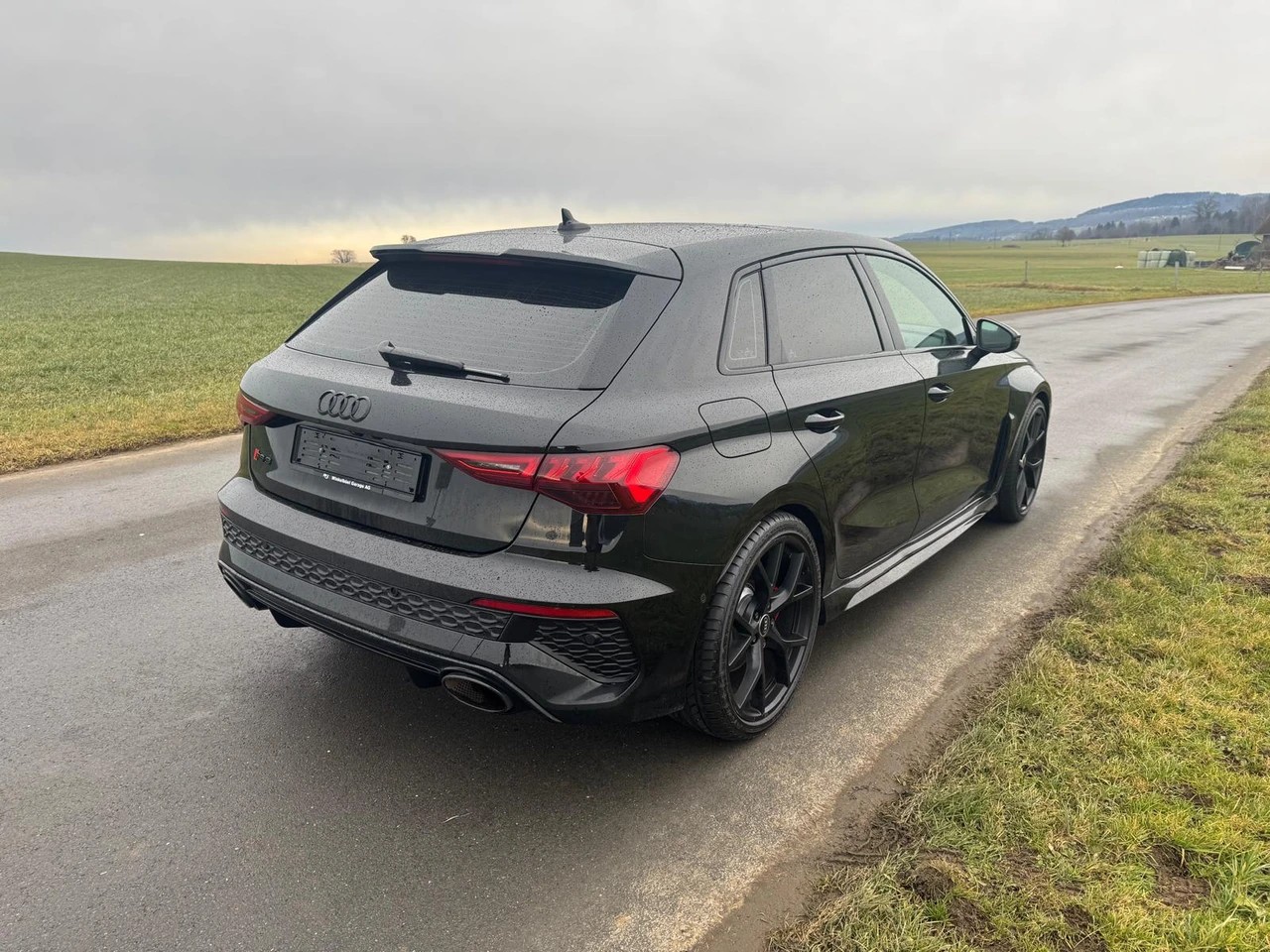 AUDI RS3 Sportback 2.5 TSI quattro S-tronic-image-3