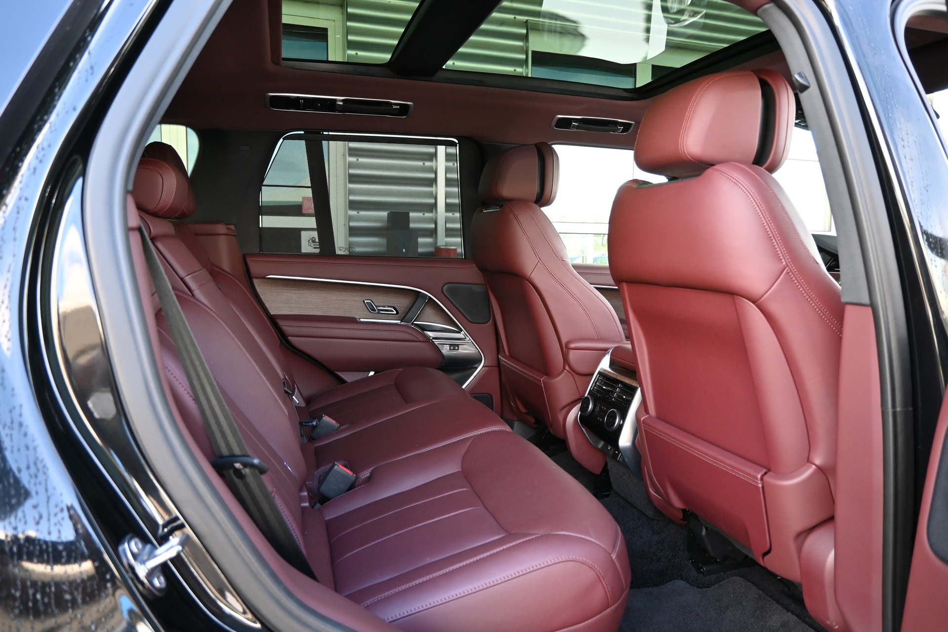 LAND ROVER Range Rover 3.0 V6 P460 Si6 PHEV HSE Automatic + AHK 3500kg + Werksgarantie 09.2030 + Voll-Ausstattung-image-17