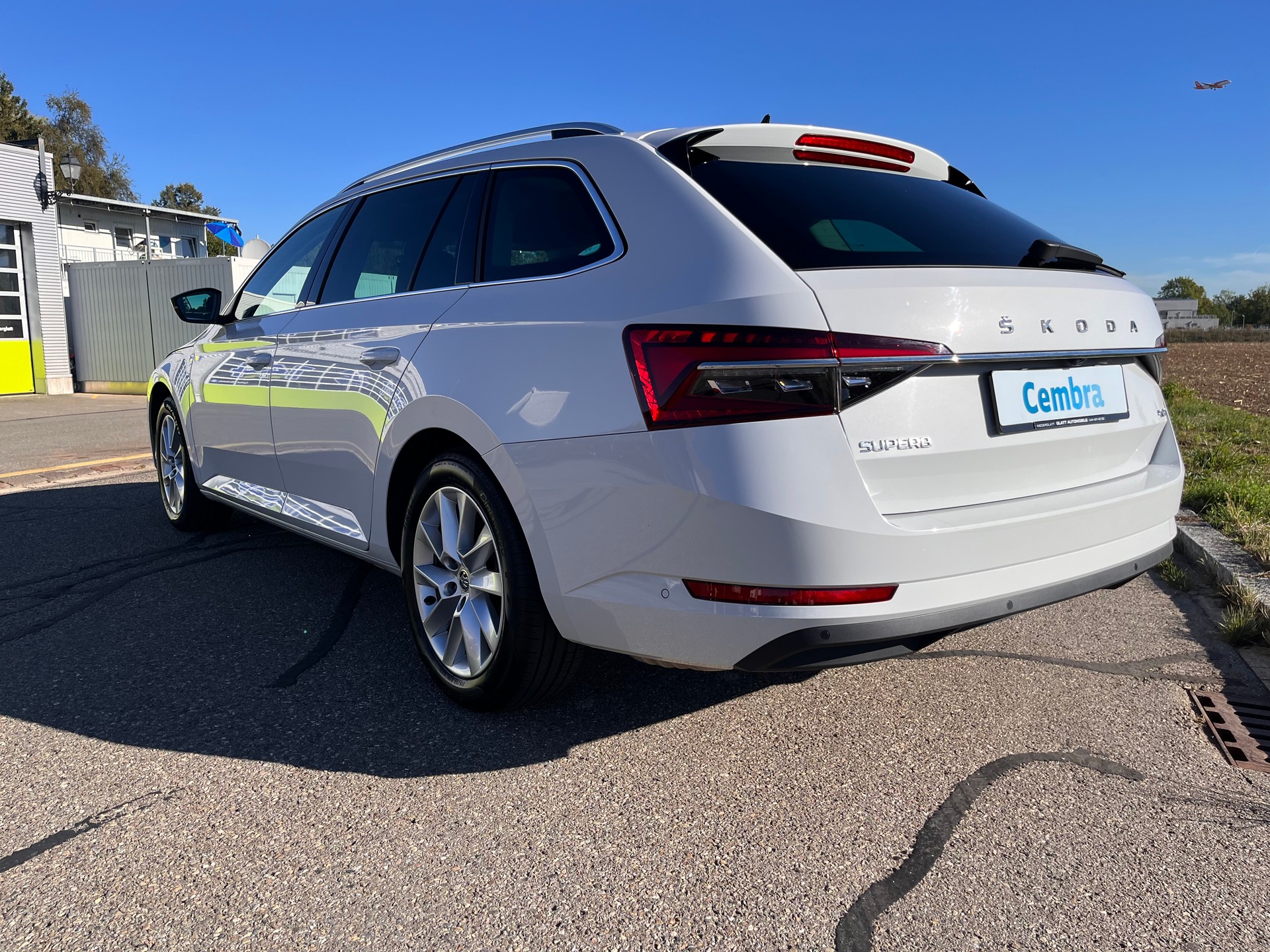 SKODA Superb Combi 2.0 TDi Style 4x4 DSG * MY SKODA PAKET - LEDER ALCANTARA - PEARL WEISS METALLIC - AHK 2200kg *-showroom-element-3