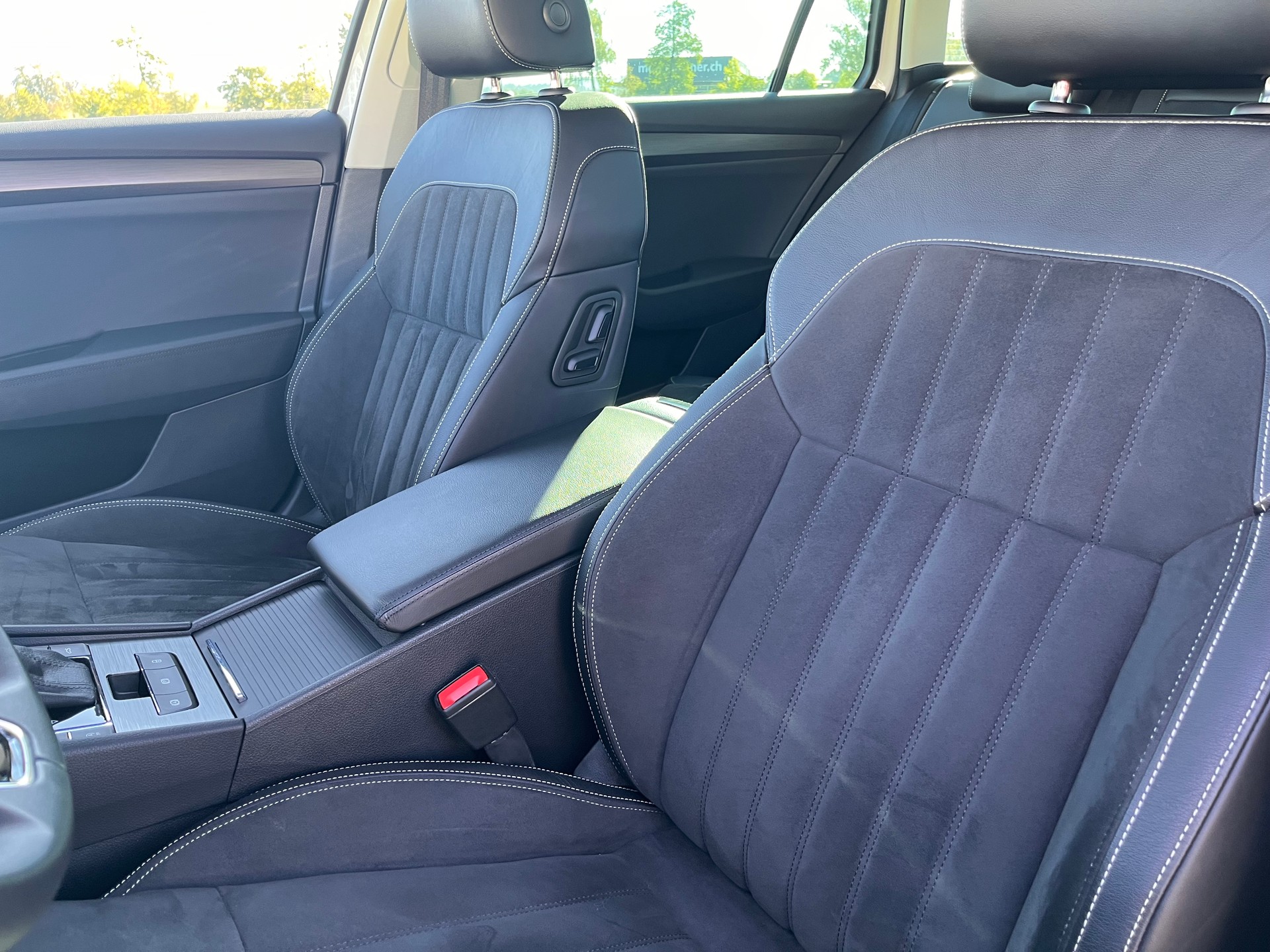 SKODA Superb Combi 2.0 TDi Style 4x4 DSG * MY SKODA PAKET - LEDER ALCANTARA - PEARL WEISS METALLIC - AHK 2200kg *-image-14