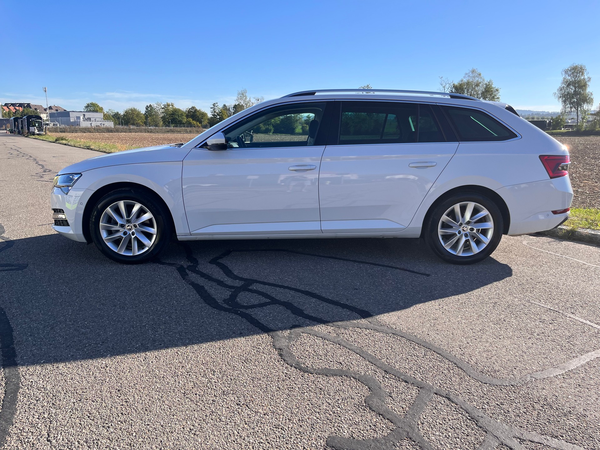 SKODA Superb Combi 2.0 TDi Style 4x4 DSG * MY SKODA PAKET - LEDER ALCANTARA - PEARL WEISS METALLIC - AHK 2200kg *-showroom-element-2