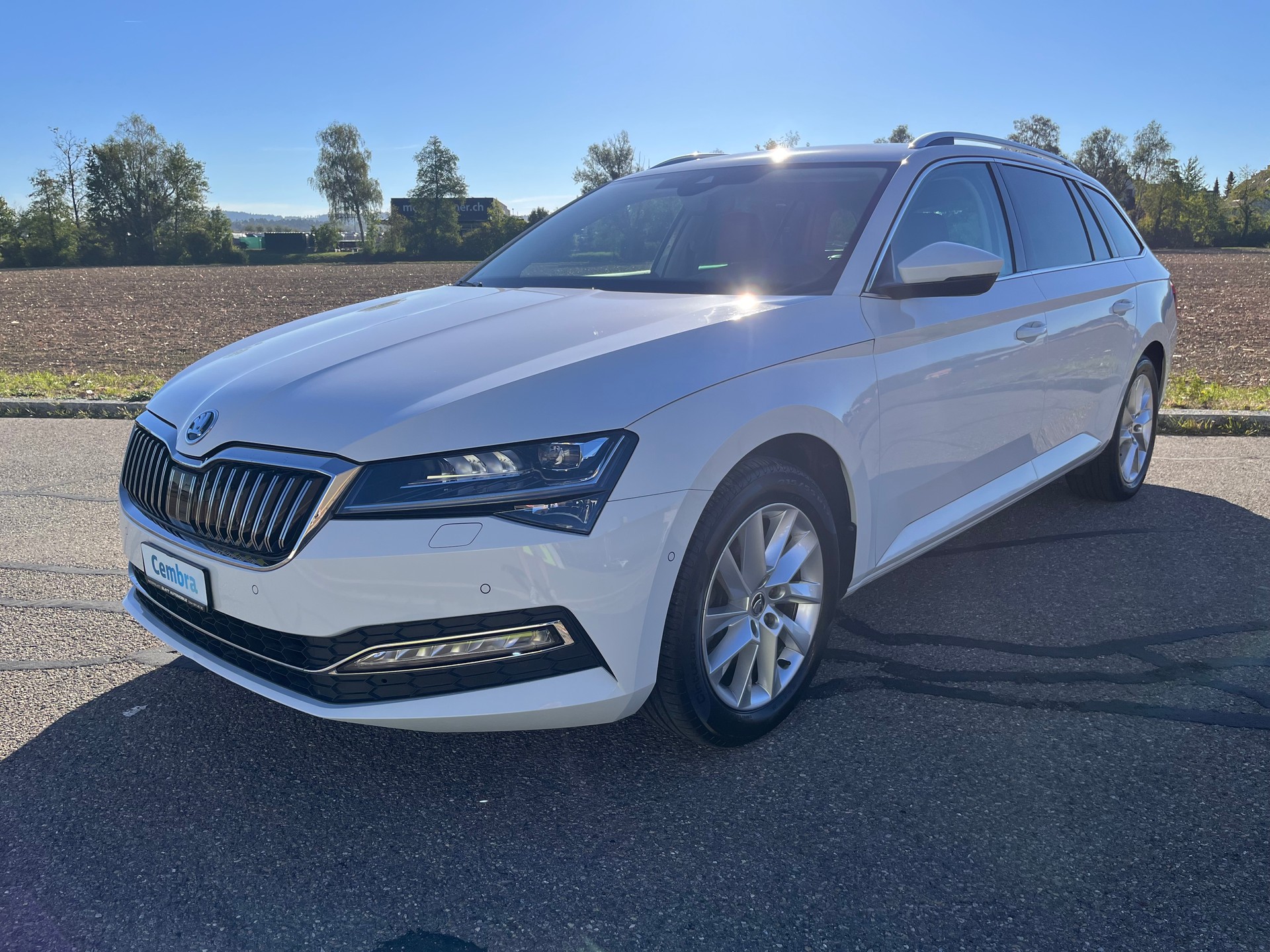 SKODA Superb Combi 2.0 TDi Style 4x4 DSG * MY SKODA PAKET - LEDER ALCANTARA - PEARL WEISS METALLIC - AHK 2200kg *-showroom-element-1