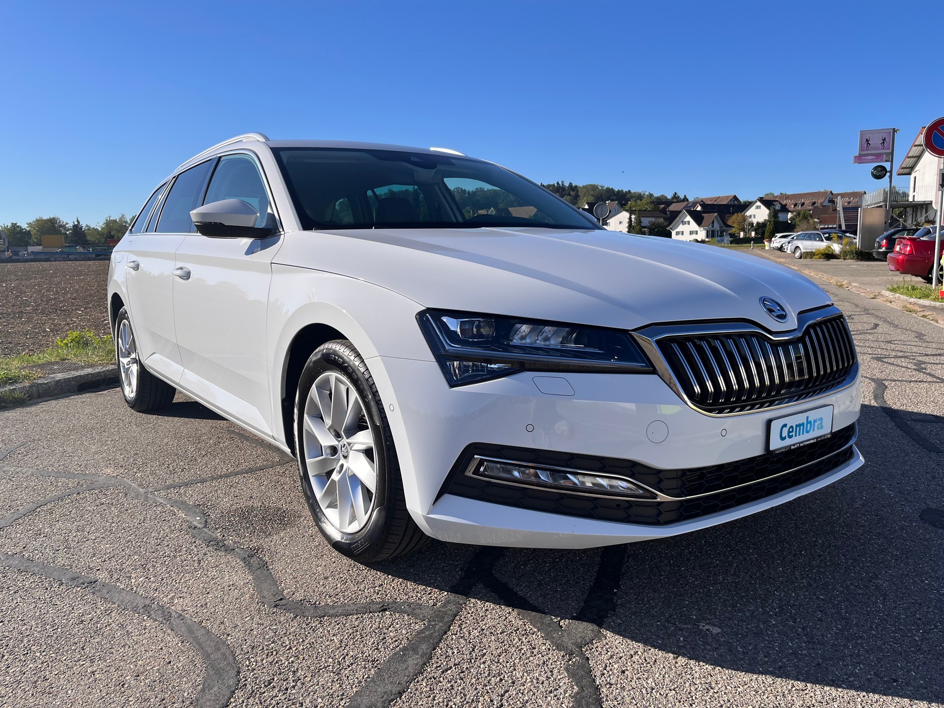 SKODA Superb Combi 2.0 TDi Style 4x4 DSG * MY SKODA PAKET - LEDER ALCANTARA - PEARL WEISS METALLIC - AHK 2200kg *-image-7