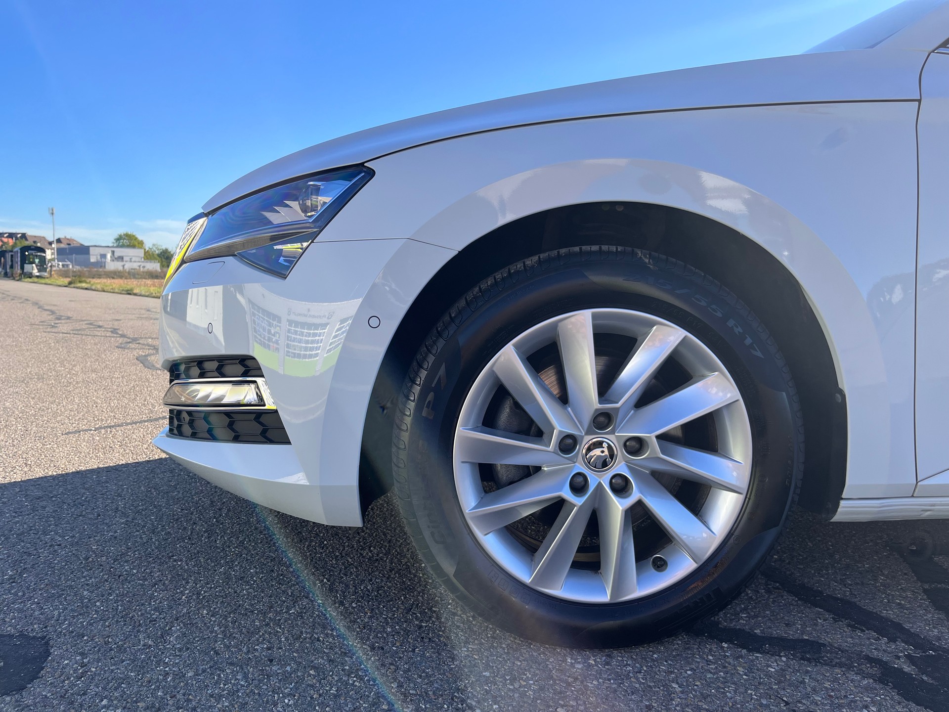 SKODA Superb Combi 2.0 TDi Style 4x4 DSG * MY SKODA PAKET - LEDER ALCANTARA - PEARL WEISS METALLIC - AHK 2200kg *-image-11