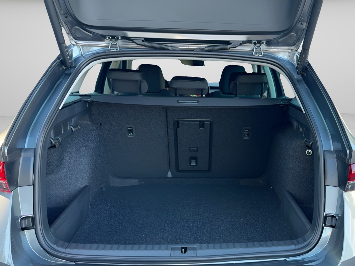 SKODA Octavia Combi 1.5 TSI mHEV DSG Selection-image-18