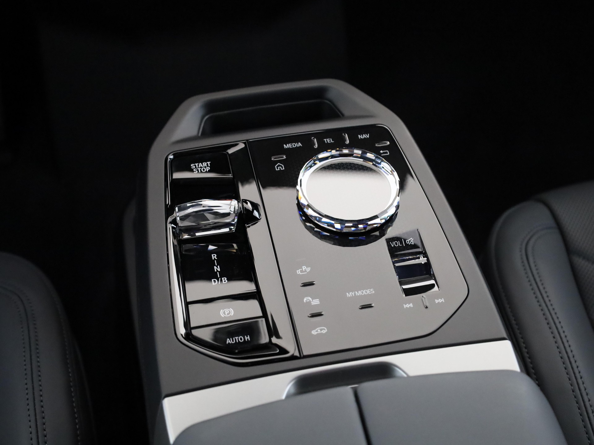 BMW iX I20 M70-image-21