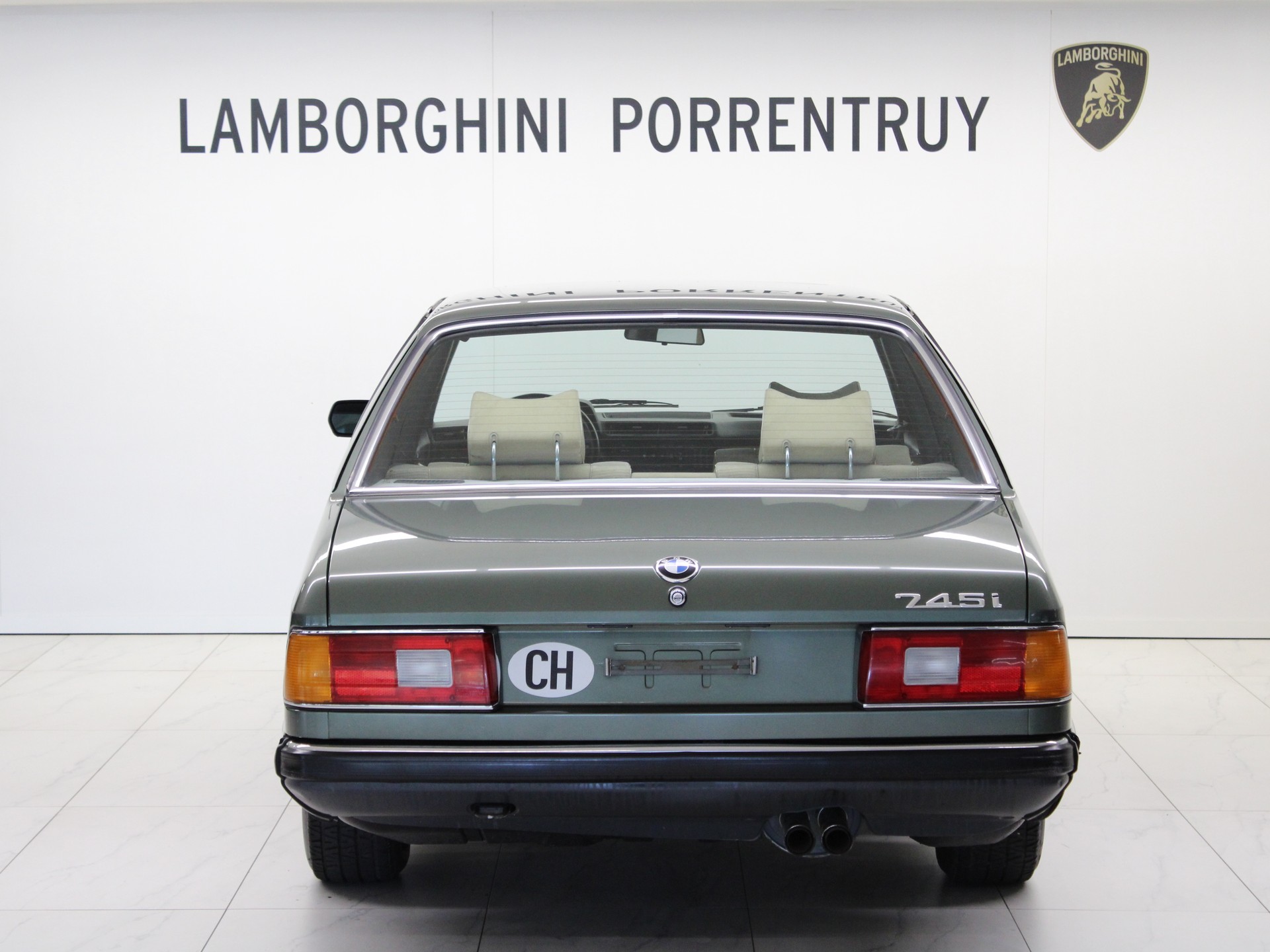 BMW 745i-image-3