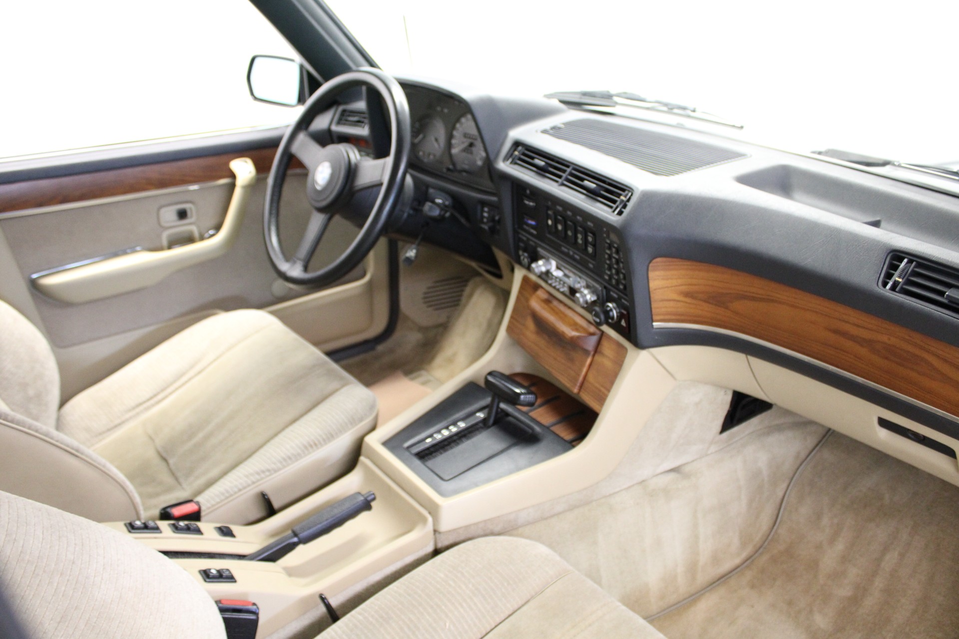 BMW 745i-image-5