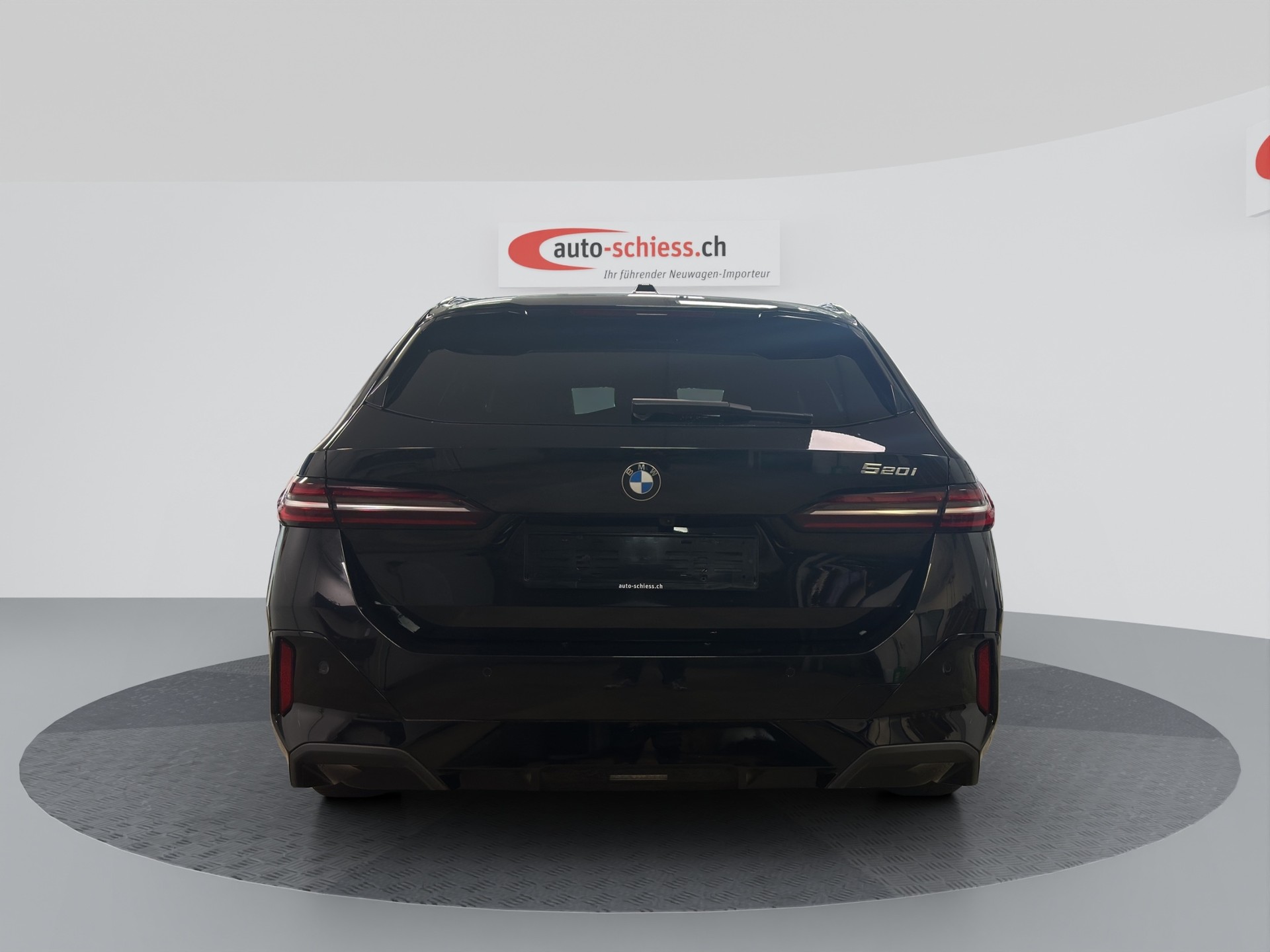 BMW 520i sDrive 48V Touring M Sport Steptronic-showroom-element-3