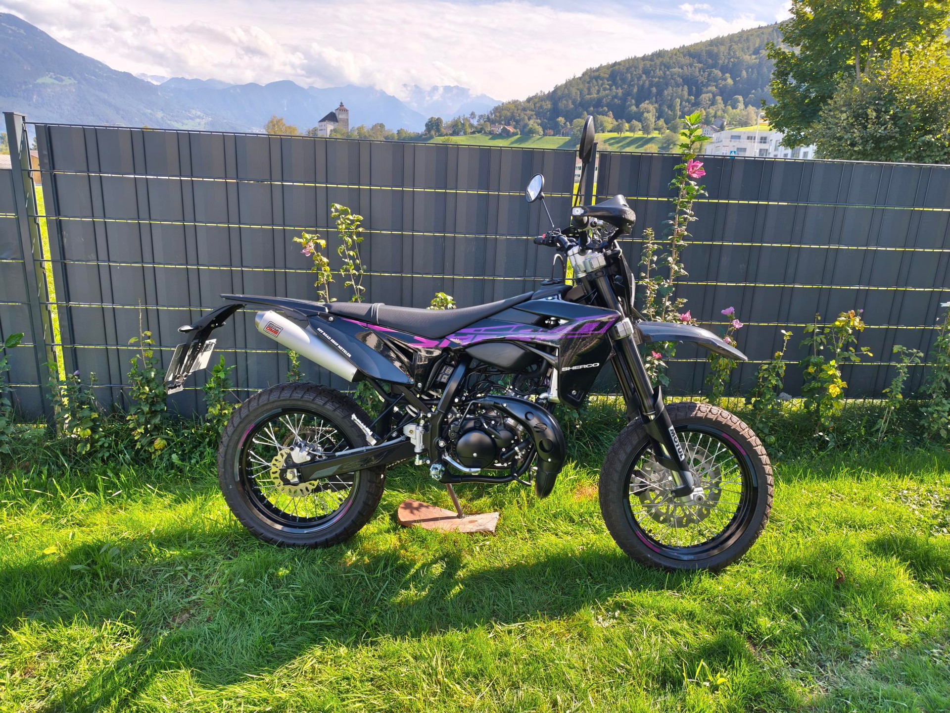 SHERCO 50 SM-RS PINK (45km/h, gelbe Nummer)-image-0
