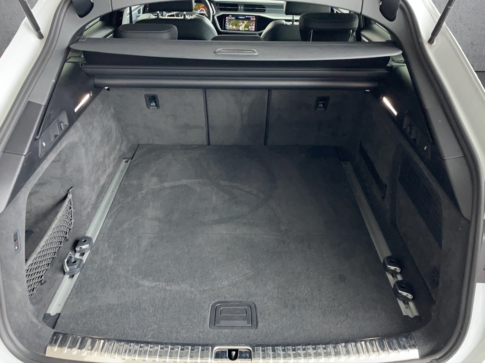 AUDI A6 Avant 40 TDI Sport Attraction quattro S-tronic-image-12