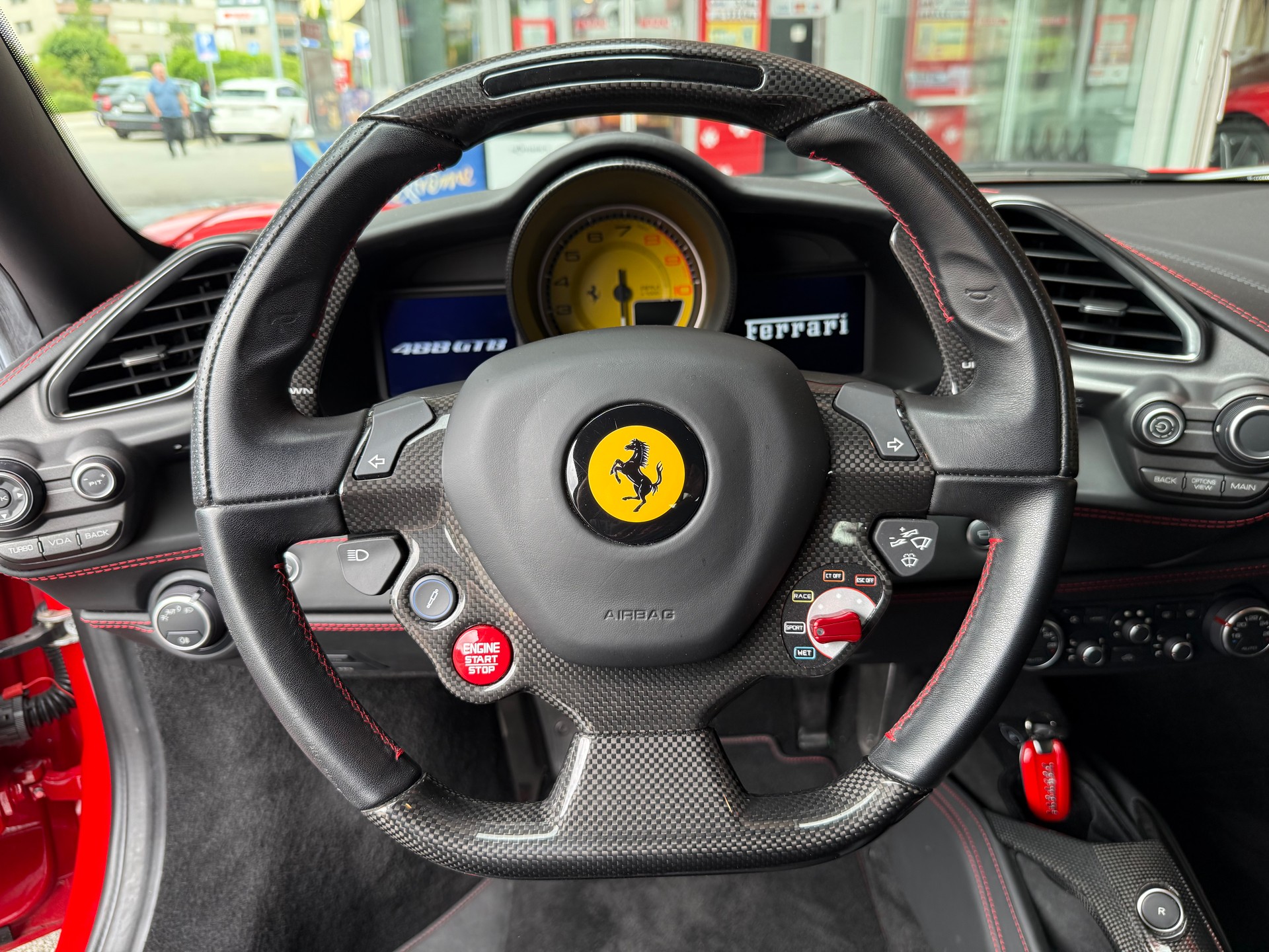 FERRARI 488 GTB 3.9 V8-showroom-element-3