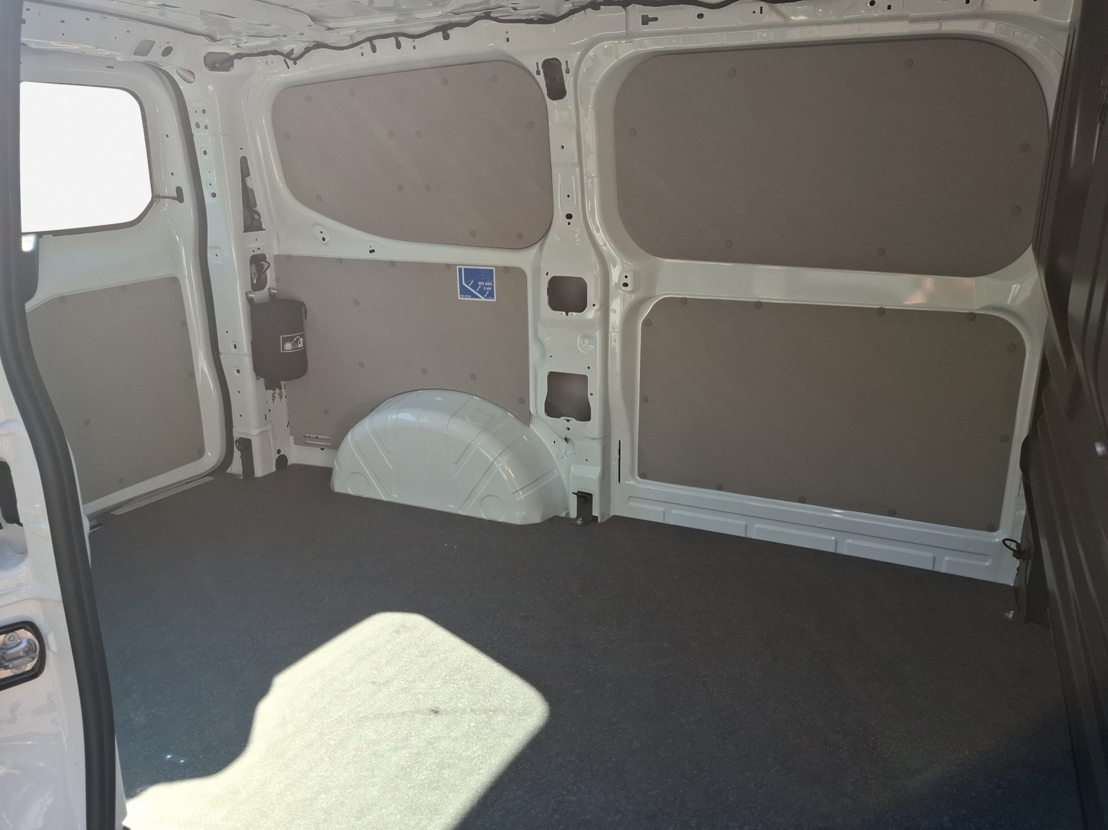 VW Transporter 2.0 TDI-image-11