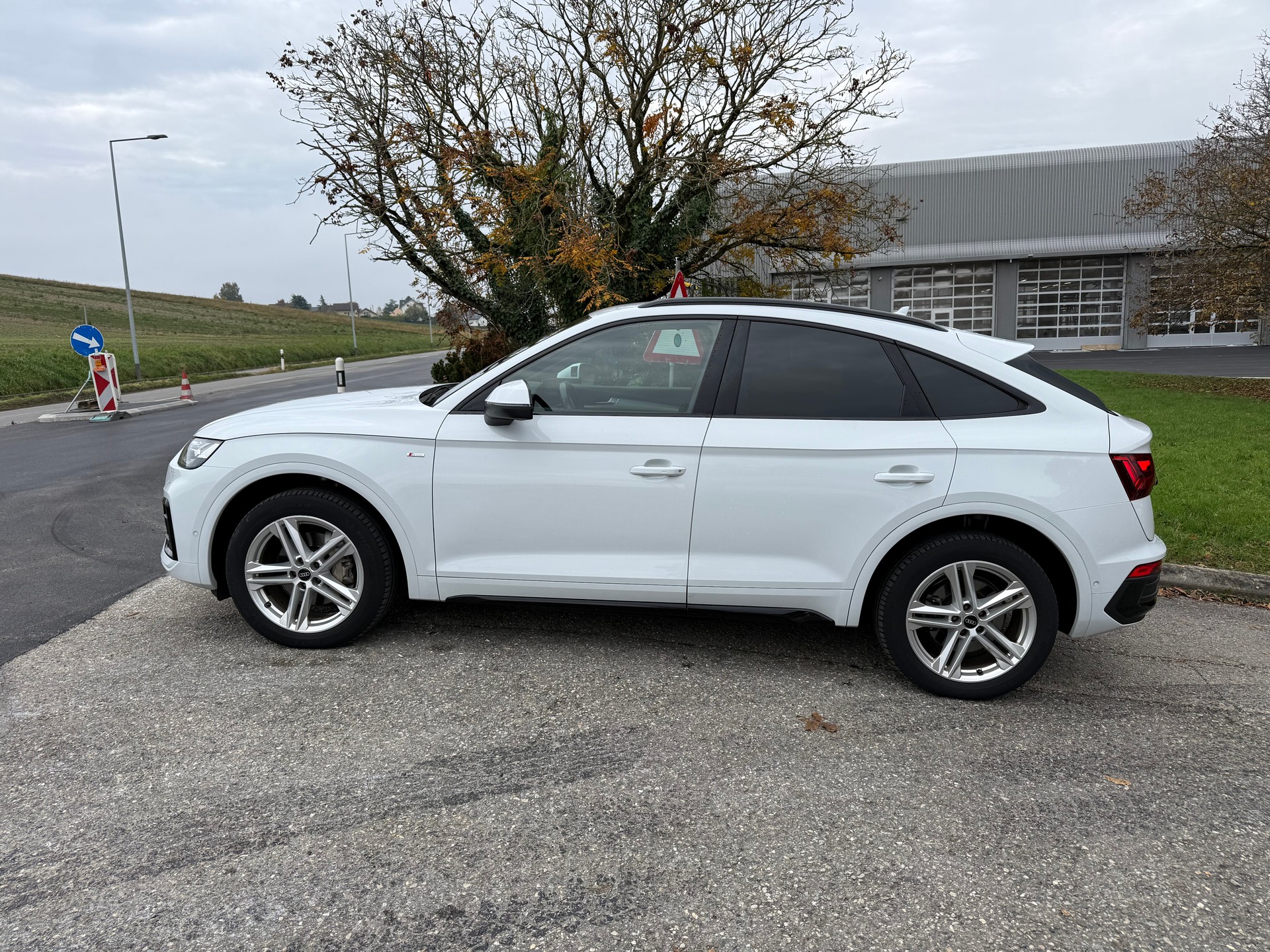 AUDI Q5 Sportback 40 TDI S line quattro S-tronic-image-9