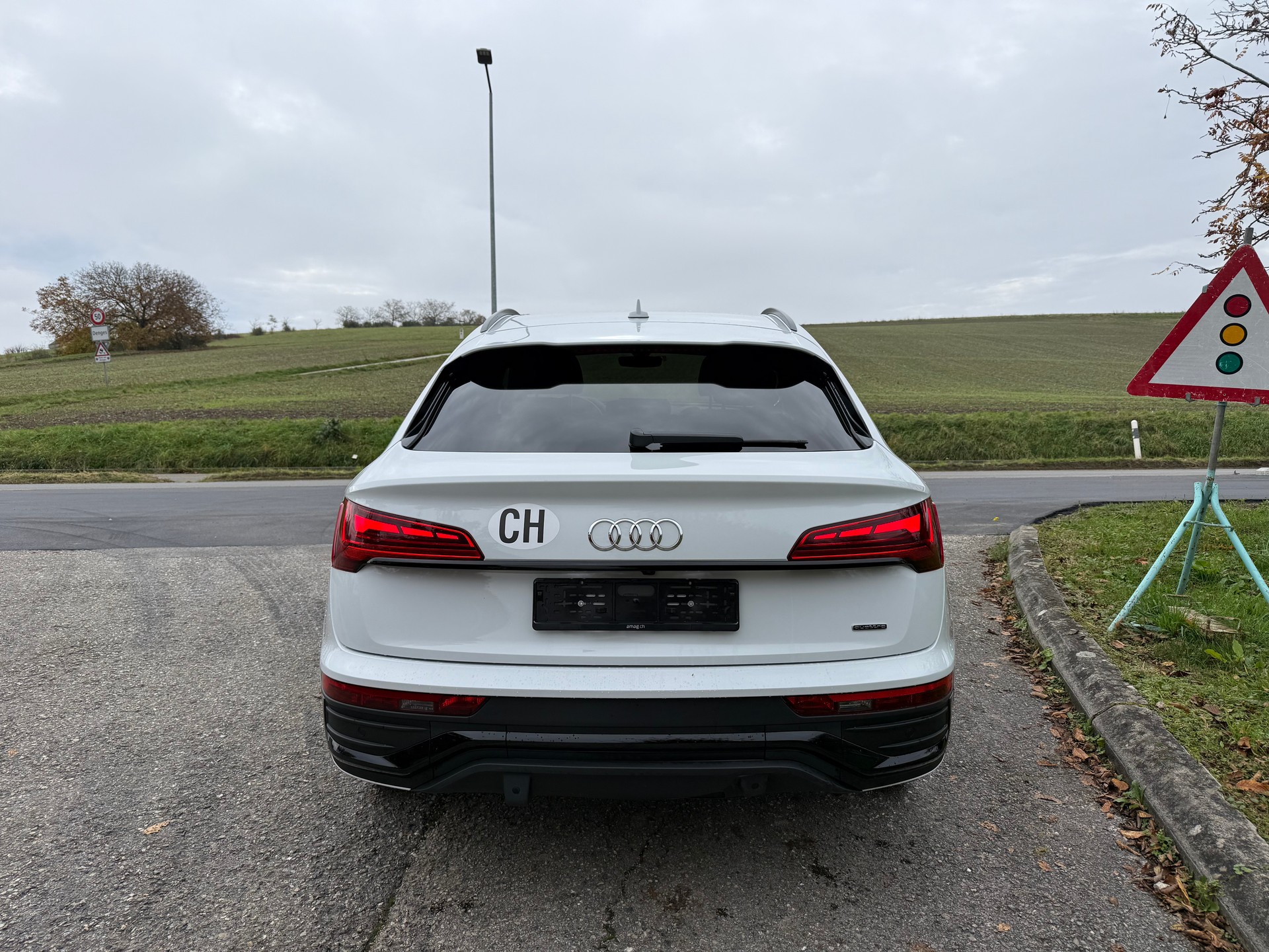 AUDI Q5 Sportback 40 TDI S line quattro S-tronic-image-5