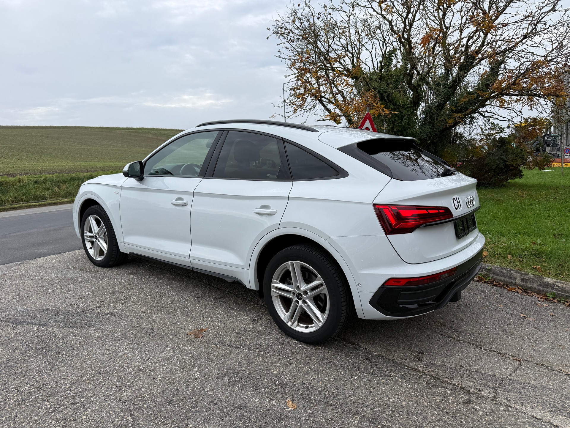 AUDI Q5 Sportback 40 TDI S line quattro S-tronic-image-10