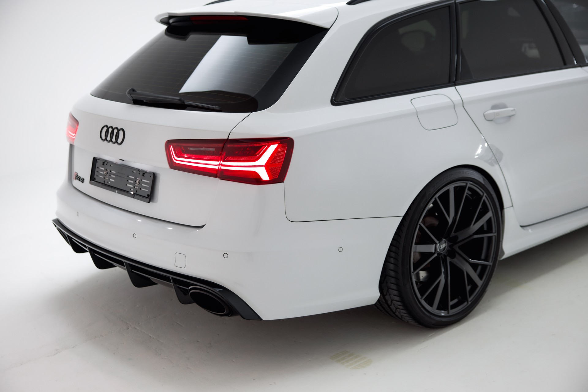 AUDI RS6 Avant 4.0 TFSI V8 quattro Tiptronic-image-14