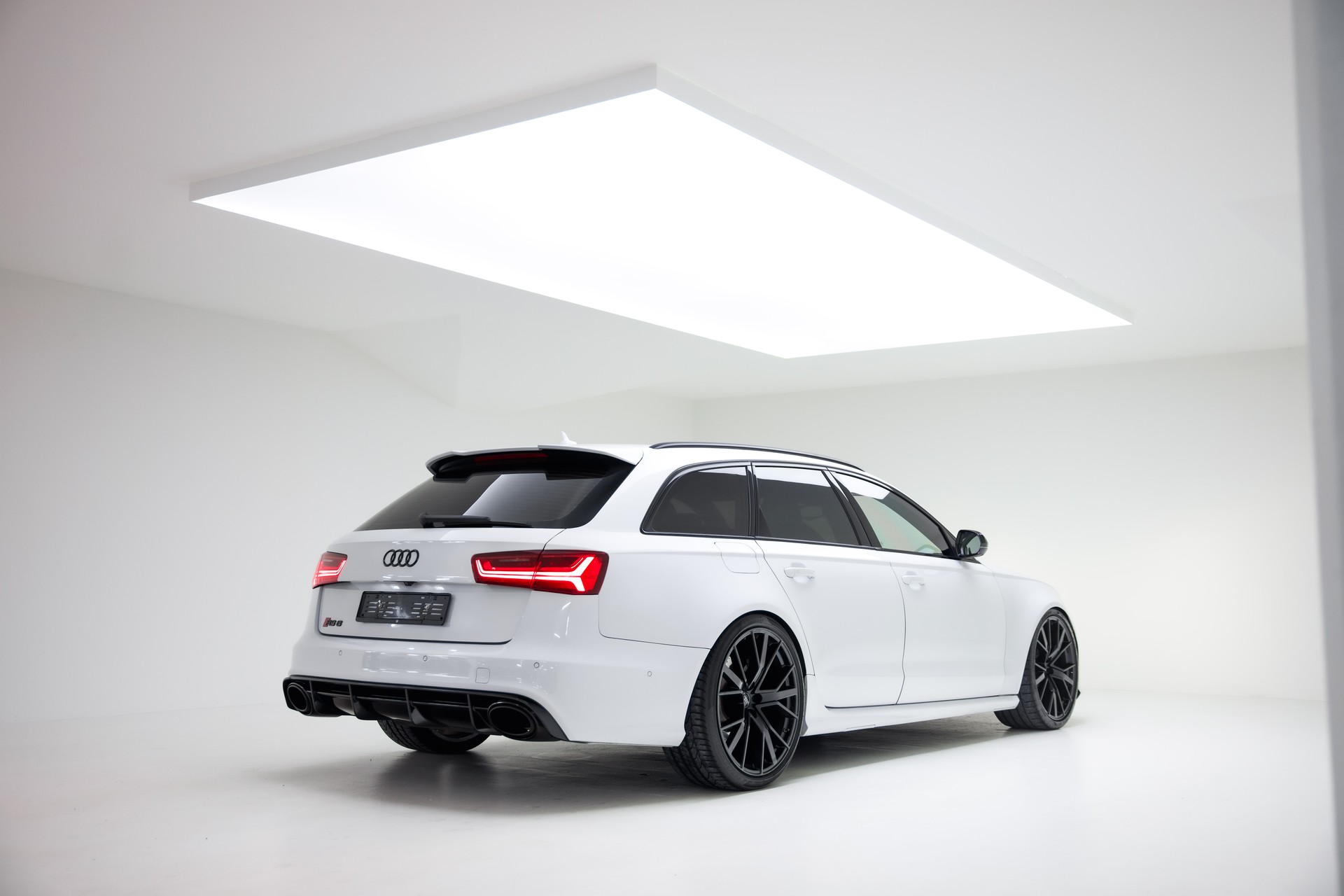 AUDI RS6 Avant 4.0 TFSI V8 quattro Tiptronic-showroom-element-1