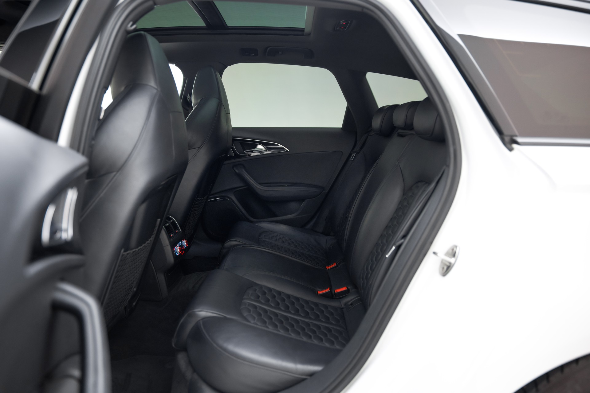 AUDI RS6 Avant 4.0 TFSI V8 quattro Tiptronic-image-21