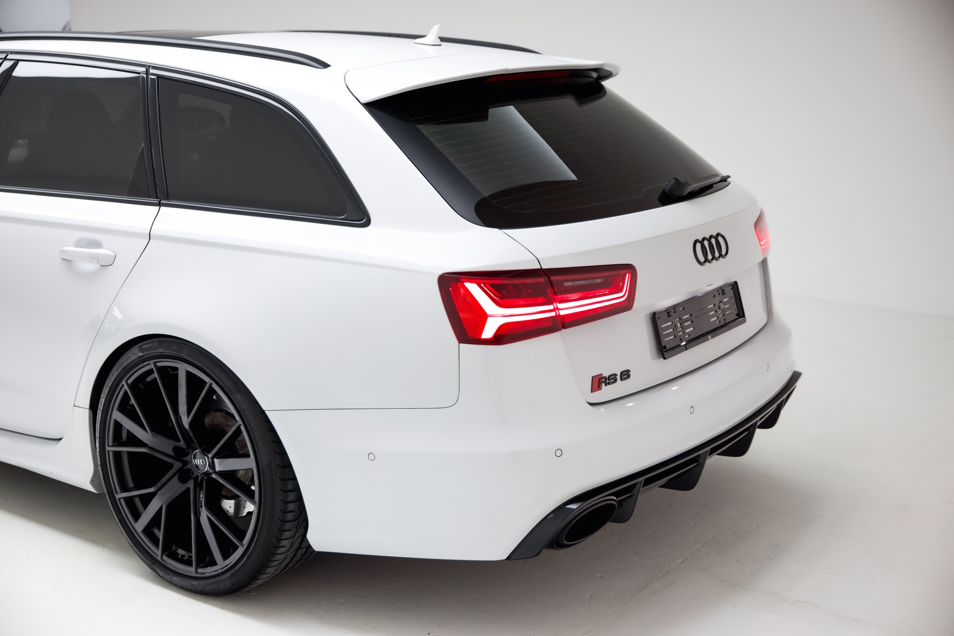 AUDI RS6 Avant 4.0 TFSI V8 quattro Tiptronic-image-15