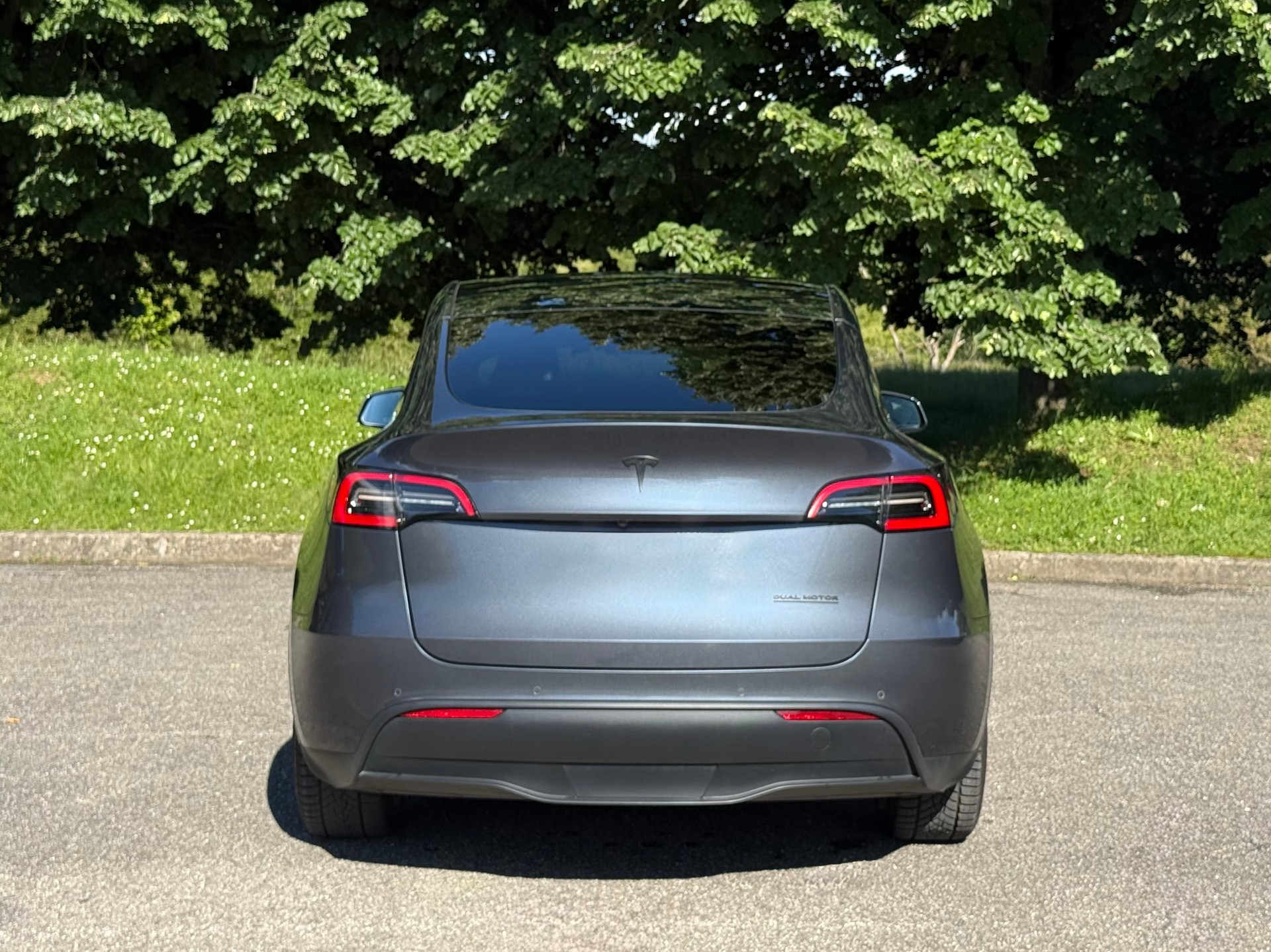 TESLA Model Y Long Range AWD-image-5