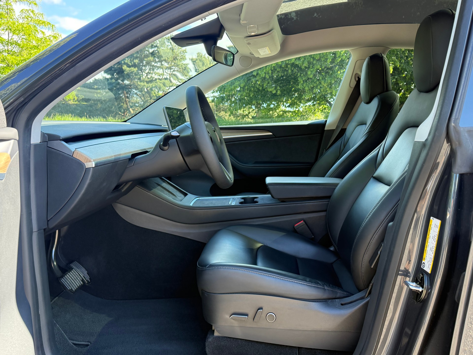 TESLA Model Y Long Range-image-8