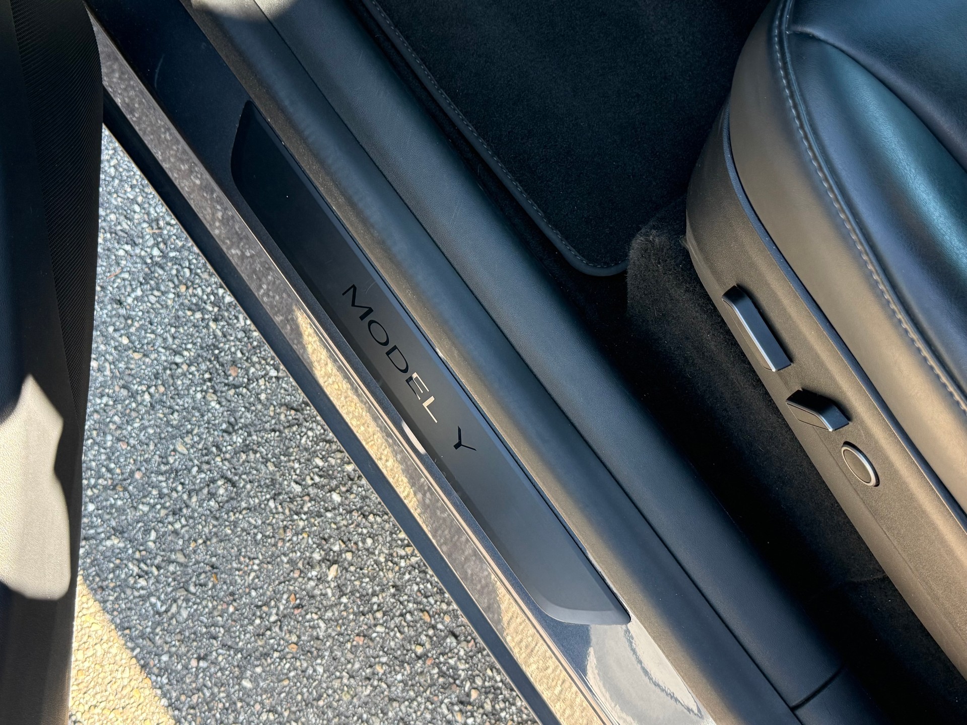 TESLA Model Y Long Range-image-12