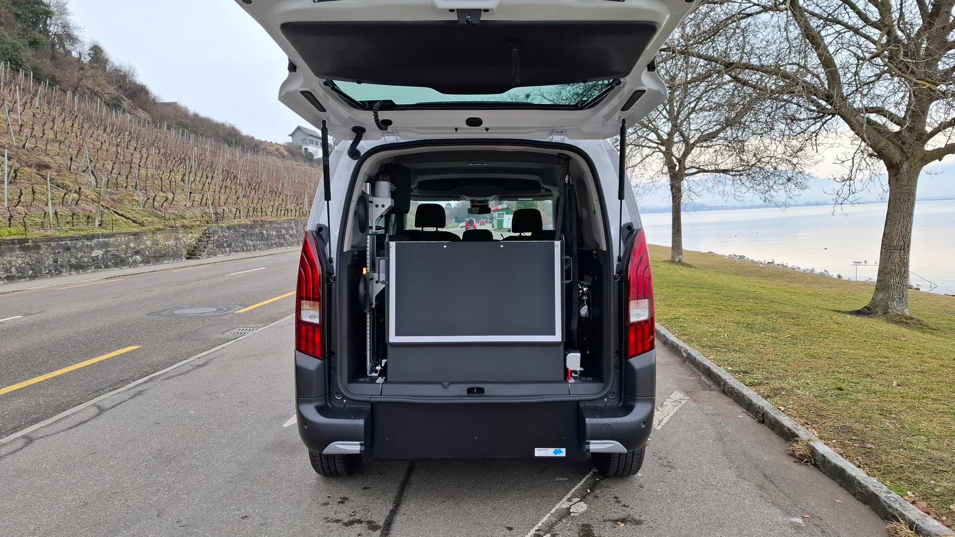 PEUGEOT Rifter Long 1.5 BlueHDi GT EAT8 - inkl. Umbau für Rollstuhltransport-image-2