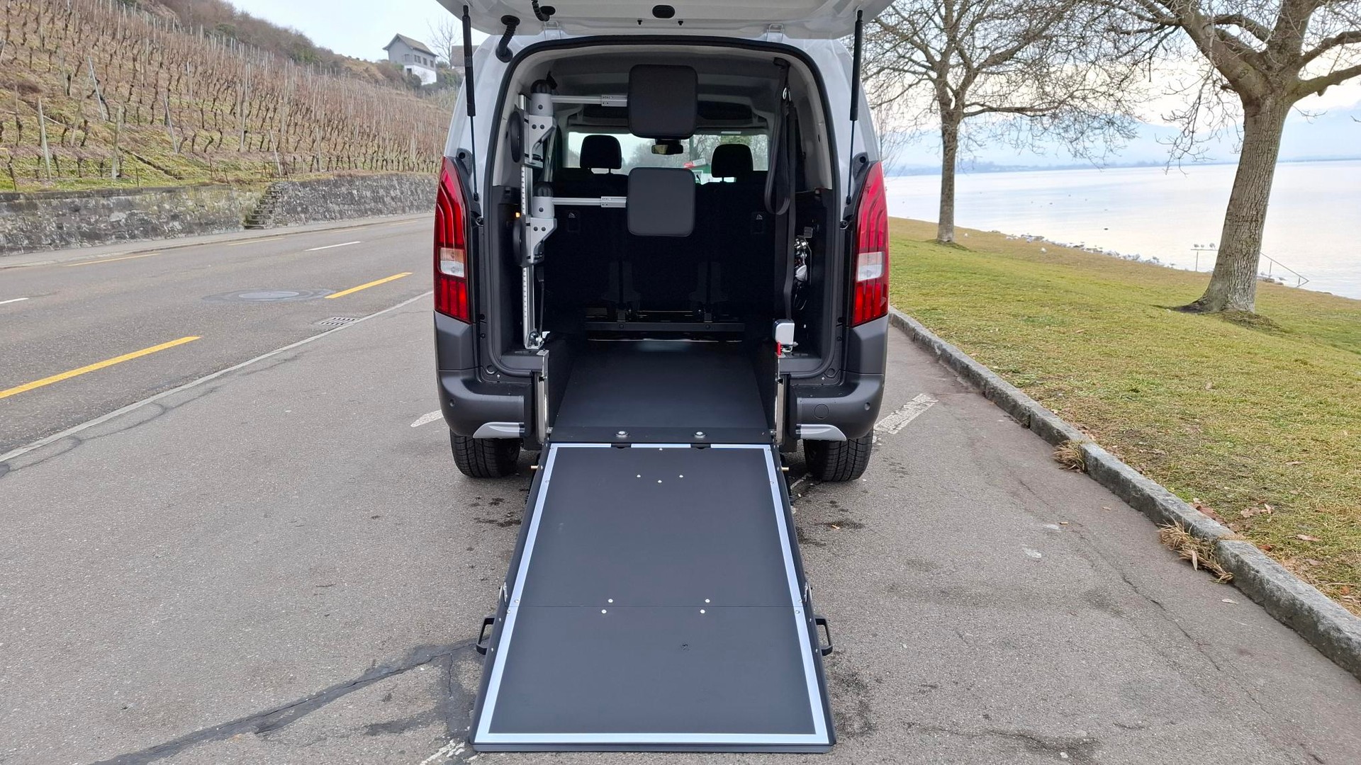 PEUGEOT Rifter Long 1.5 BlueHDi GT EAT8 - inkl. Umbau für Rollstuhltransport-image-4