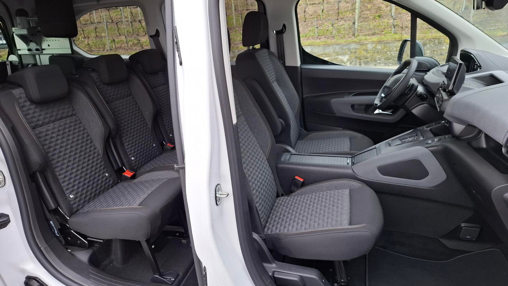 PEUGEOT Rifter Long 1.5 BlueHDi GT EAT8 - inkl. Umbau für Rollstuhltransport-image-8