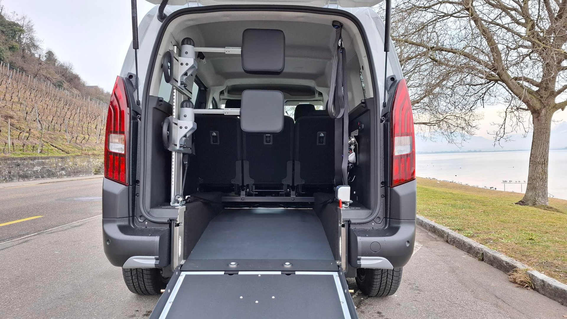 PEUGEOT Rifter Long 1.5 BlueHDi GT EAT8 - inkl. Umbau für Rollstuhltransport-image-3