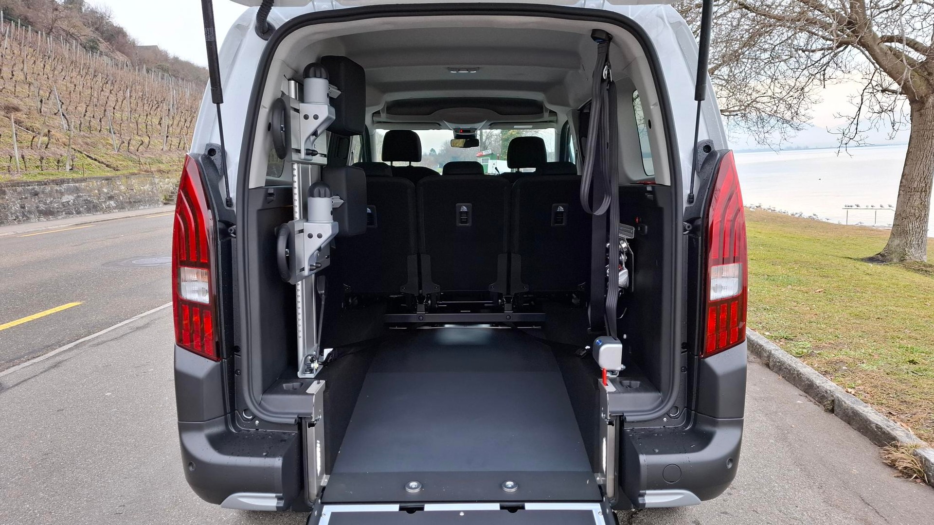 PEUGEOT Rifter Long 1.5 BlueHDi GT EAT8 - inkl. Umbau für Rollstuhltransport-image-1
