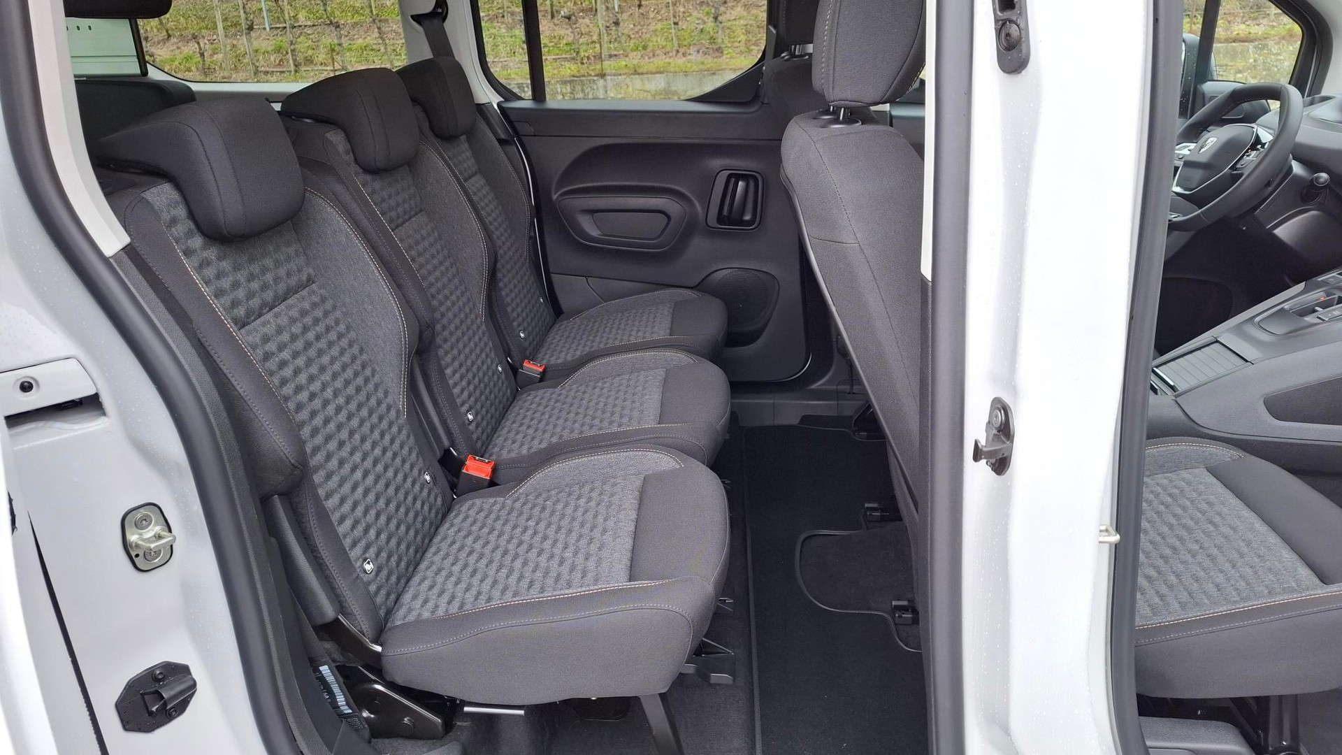 PEUGEOT Rifter Long 1.5 BlueHDi GT EAT8 - inkl. Umbau für Rollstuhltransport-image-9