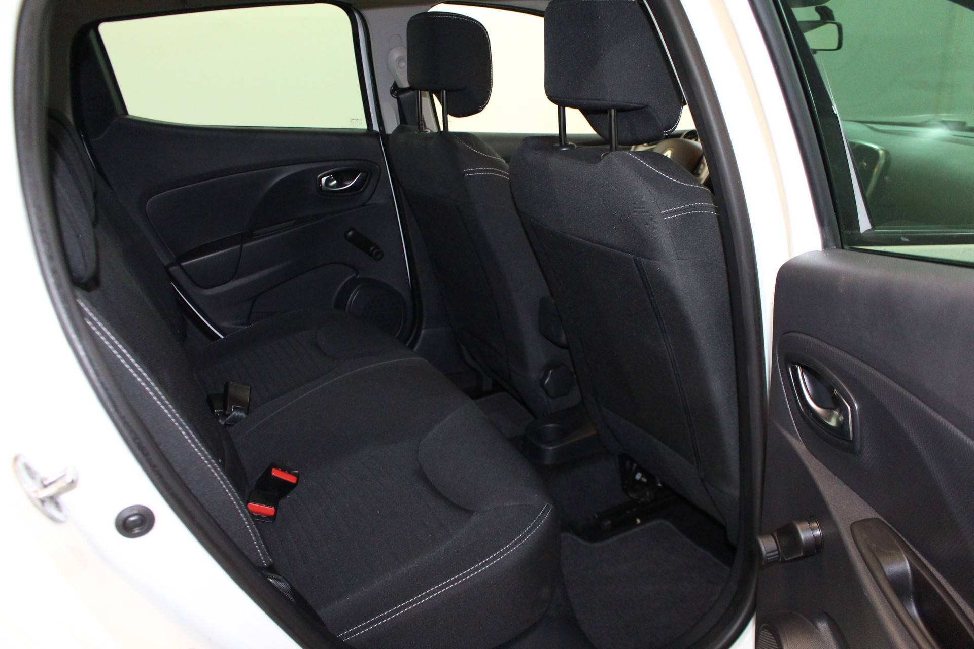 RENAULT Clio 1.2 TCe 120 Limited S/S-image-9