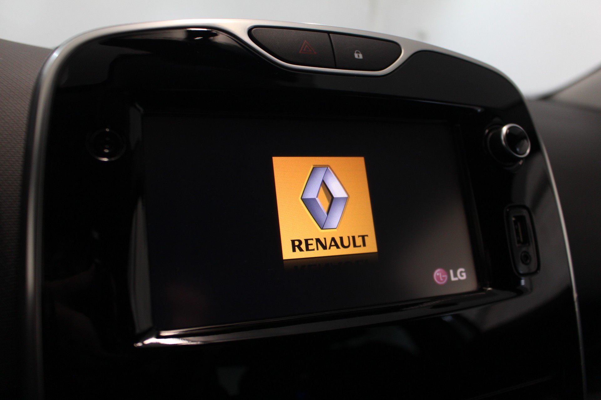 RENAULT Clio 1.2 TCe 120 Limited S/S-image-14