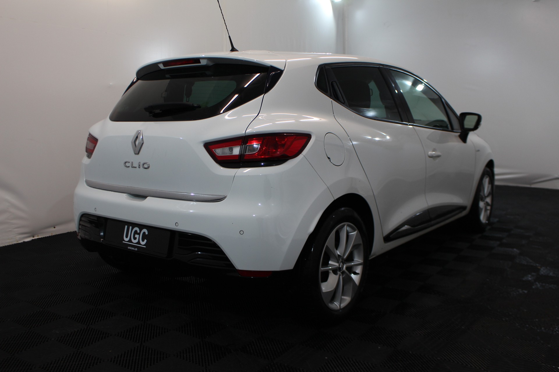 RENAULT Clio 1.2 TCe 120 Limited S/S-image-5