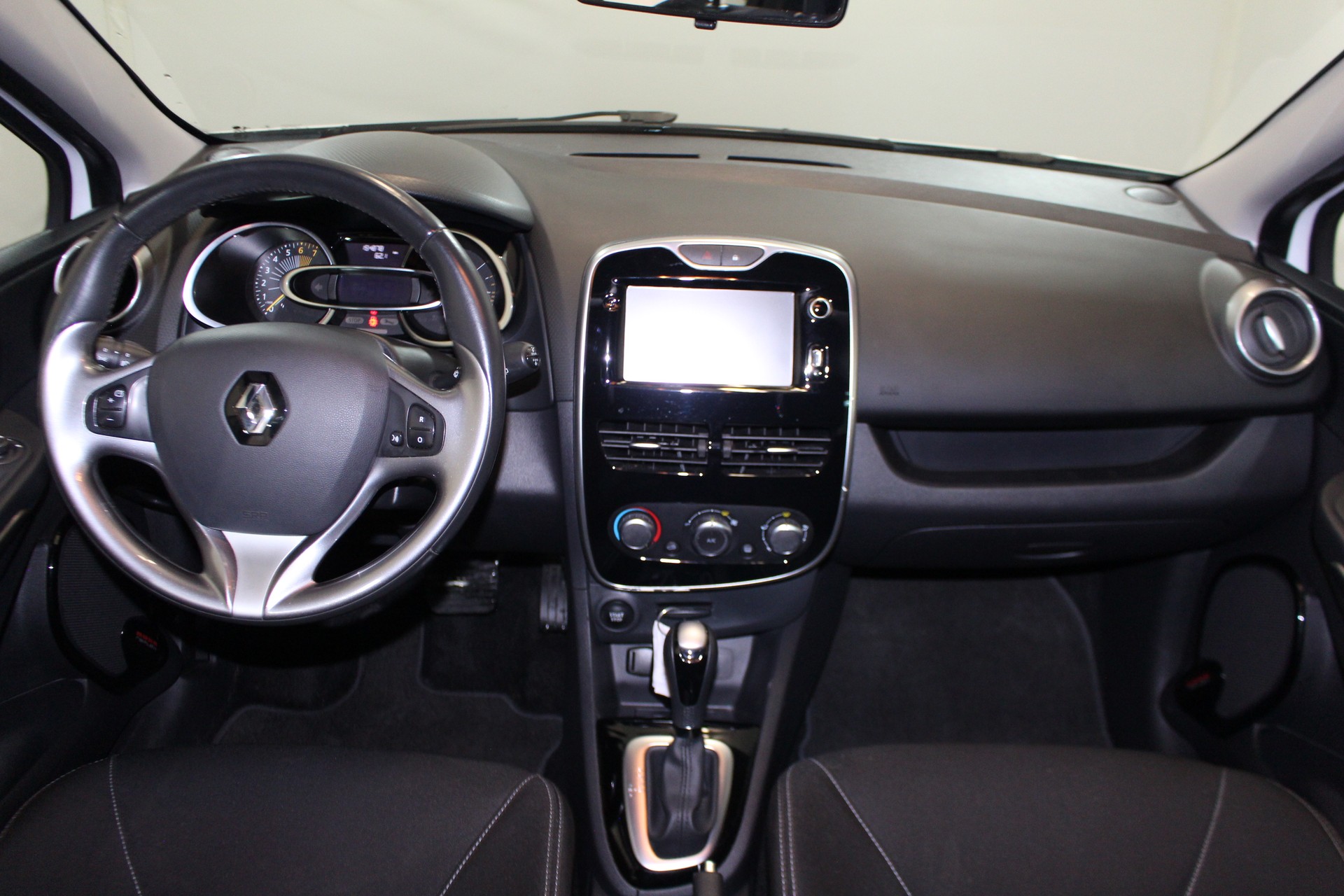 RENAULT Clio 1.2 TCe 120 Limited S/S-image-12