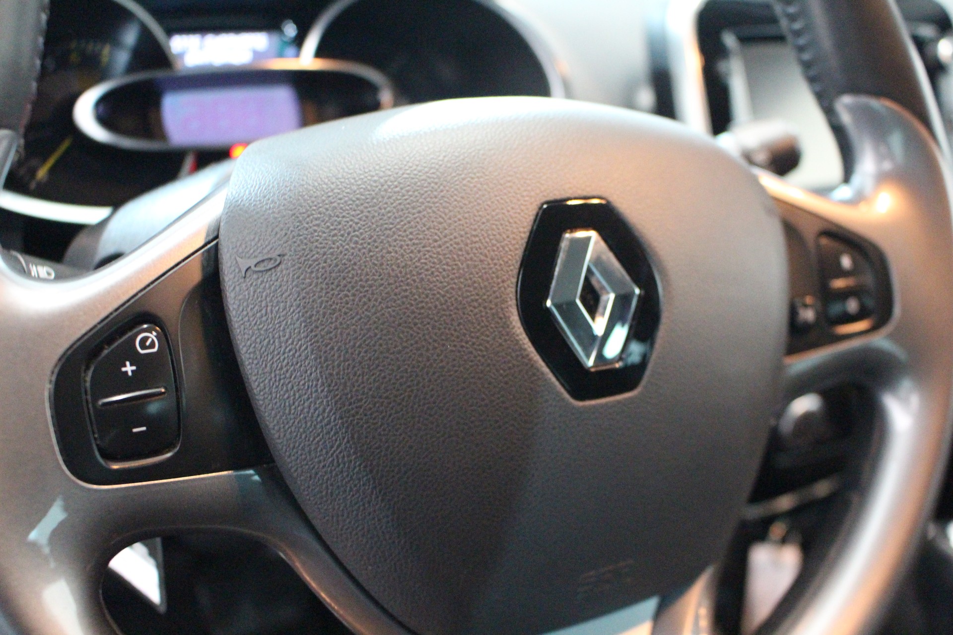 RENAULT Clio 1.2 TCe 120 Limited S/S-image-13
