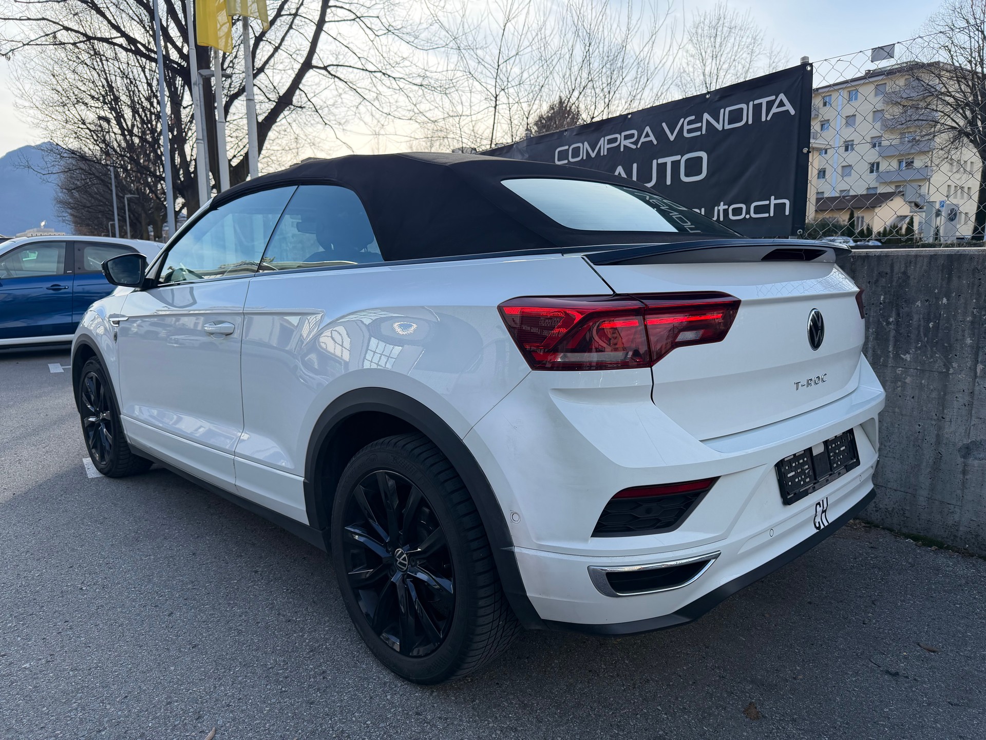 VW T-Roc Cabriolet 1.5 TSI EVO Black & White DSG-image-3