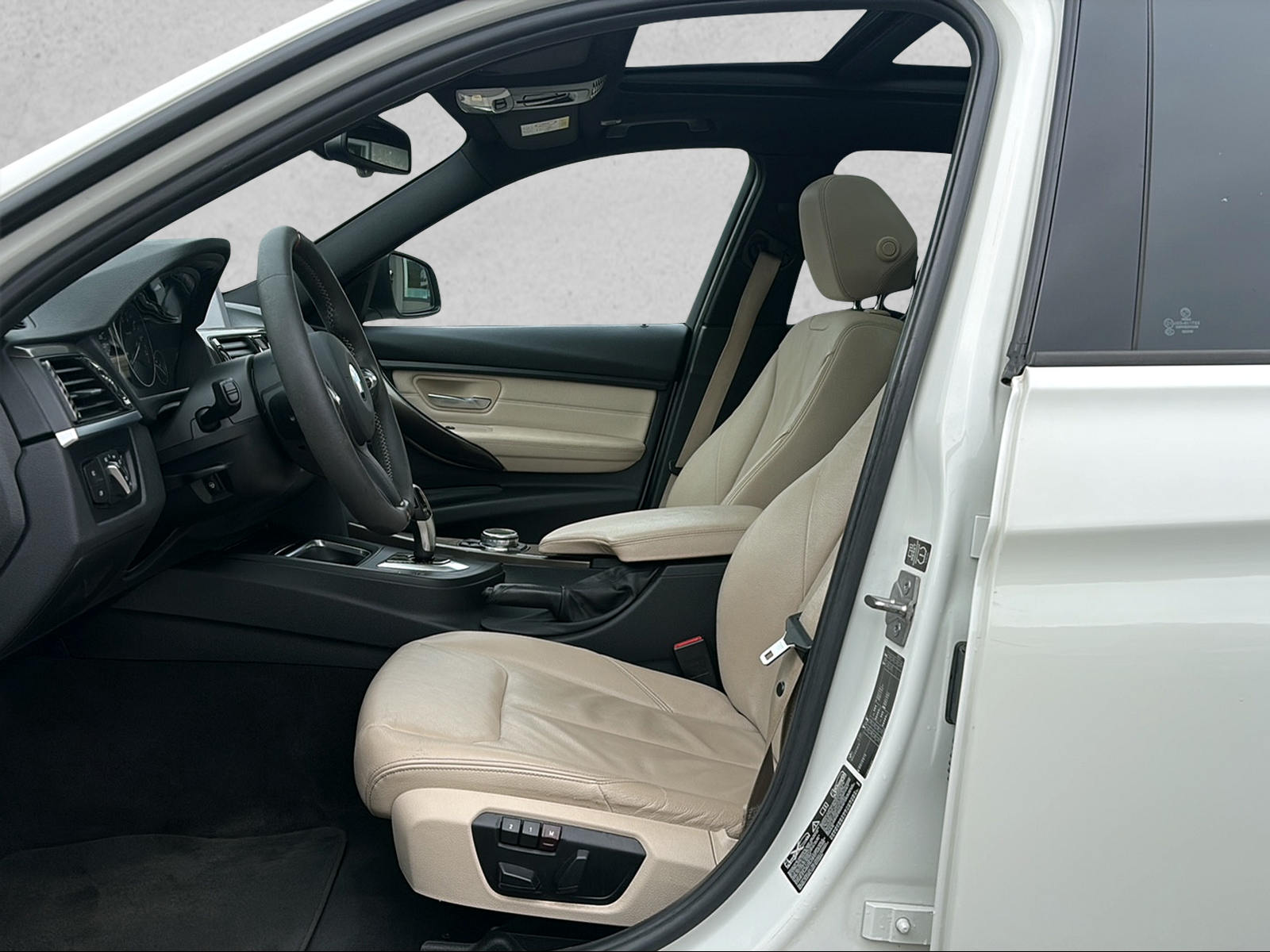 BMW 335i xDrive Touring Modern Line Steptronic-image-4