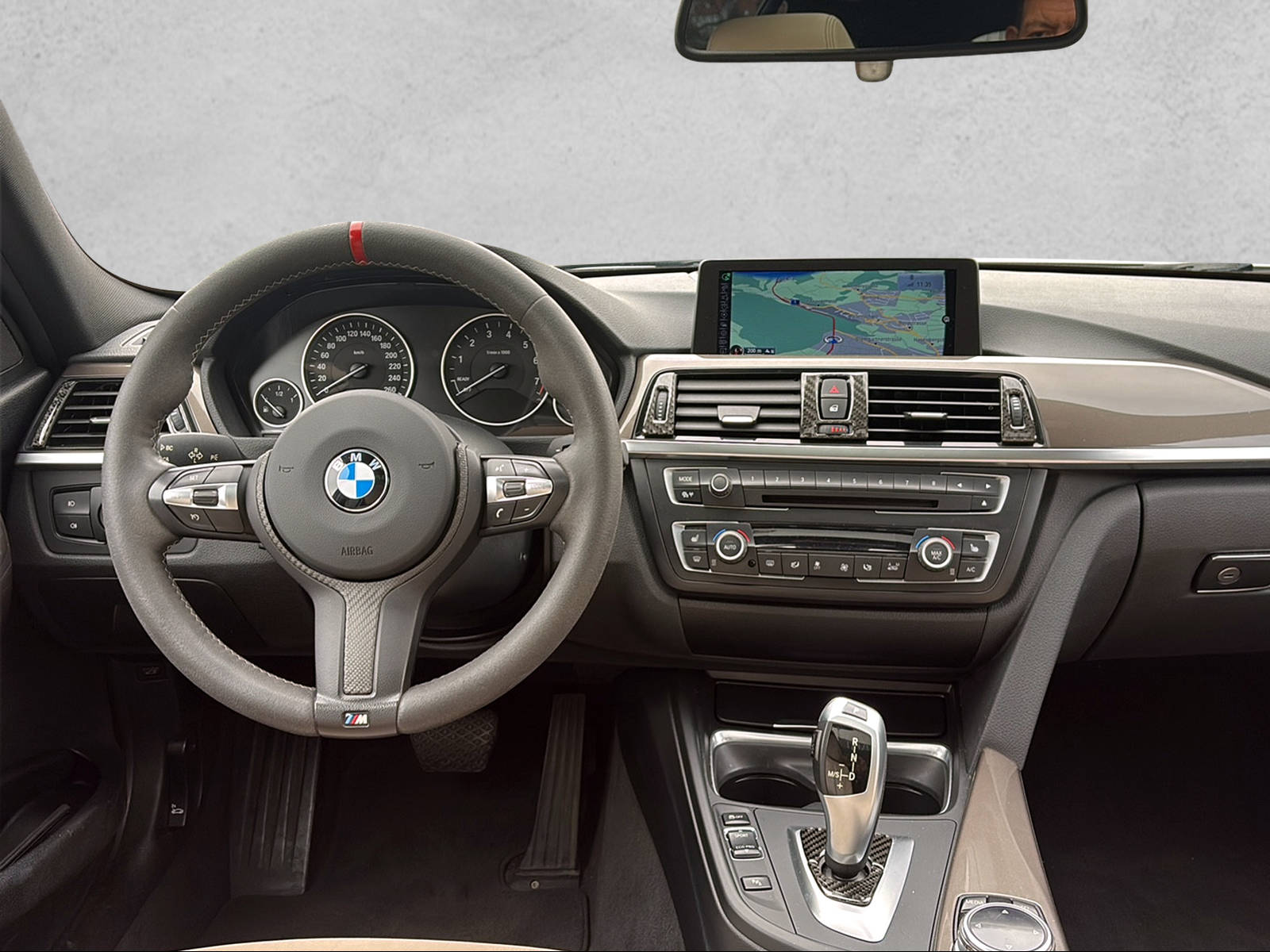 BMW 335i xDrive Touring Modern Line Steptronic-image-9