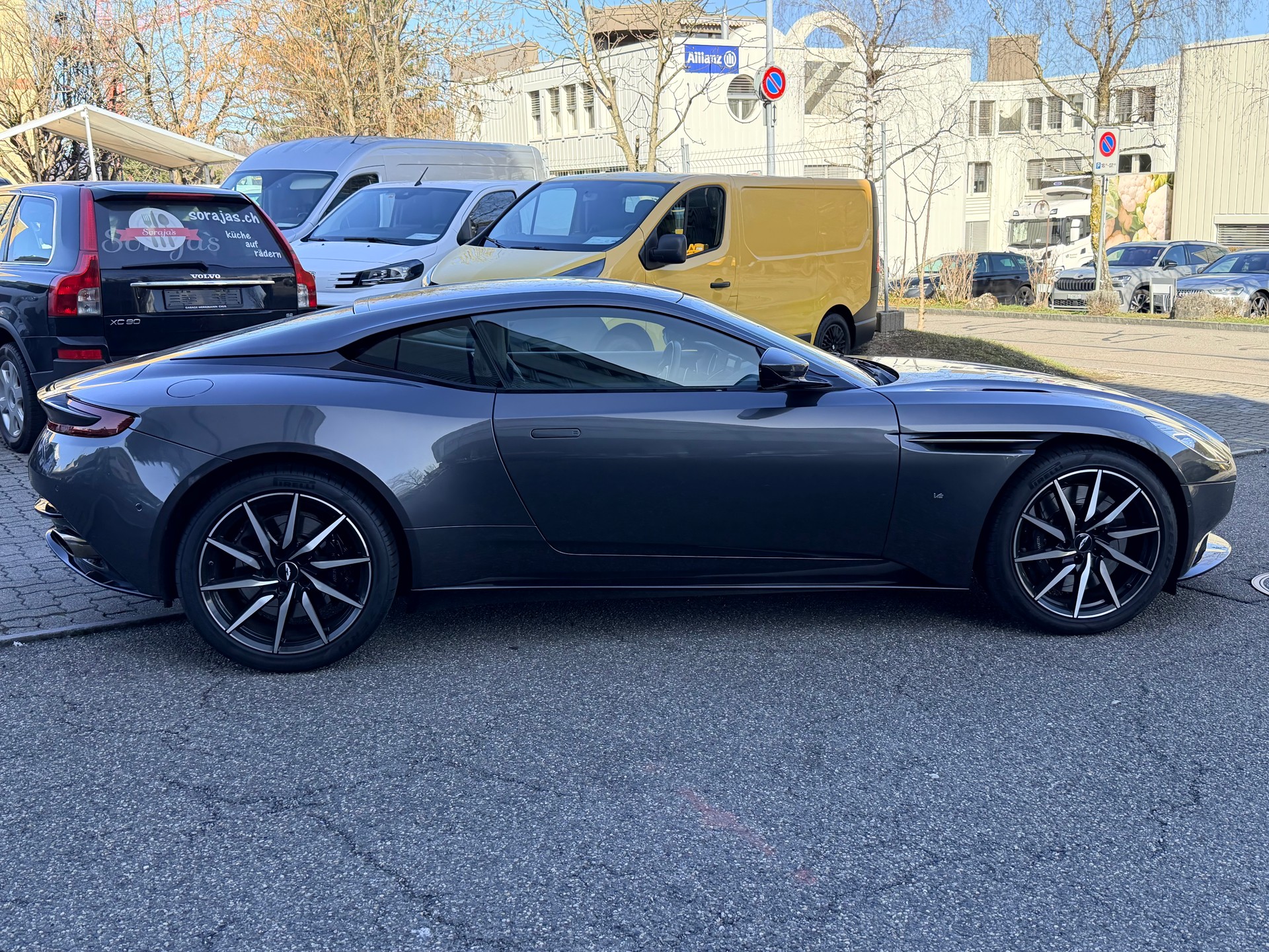 ASTON MARTIN DB11 V12 Touchtronic 3-showroom-element-1